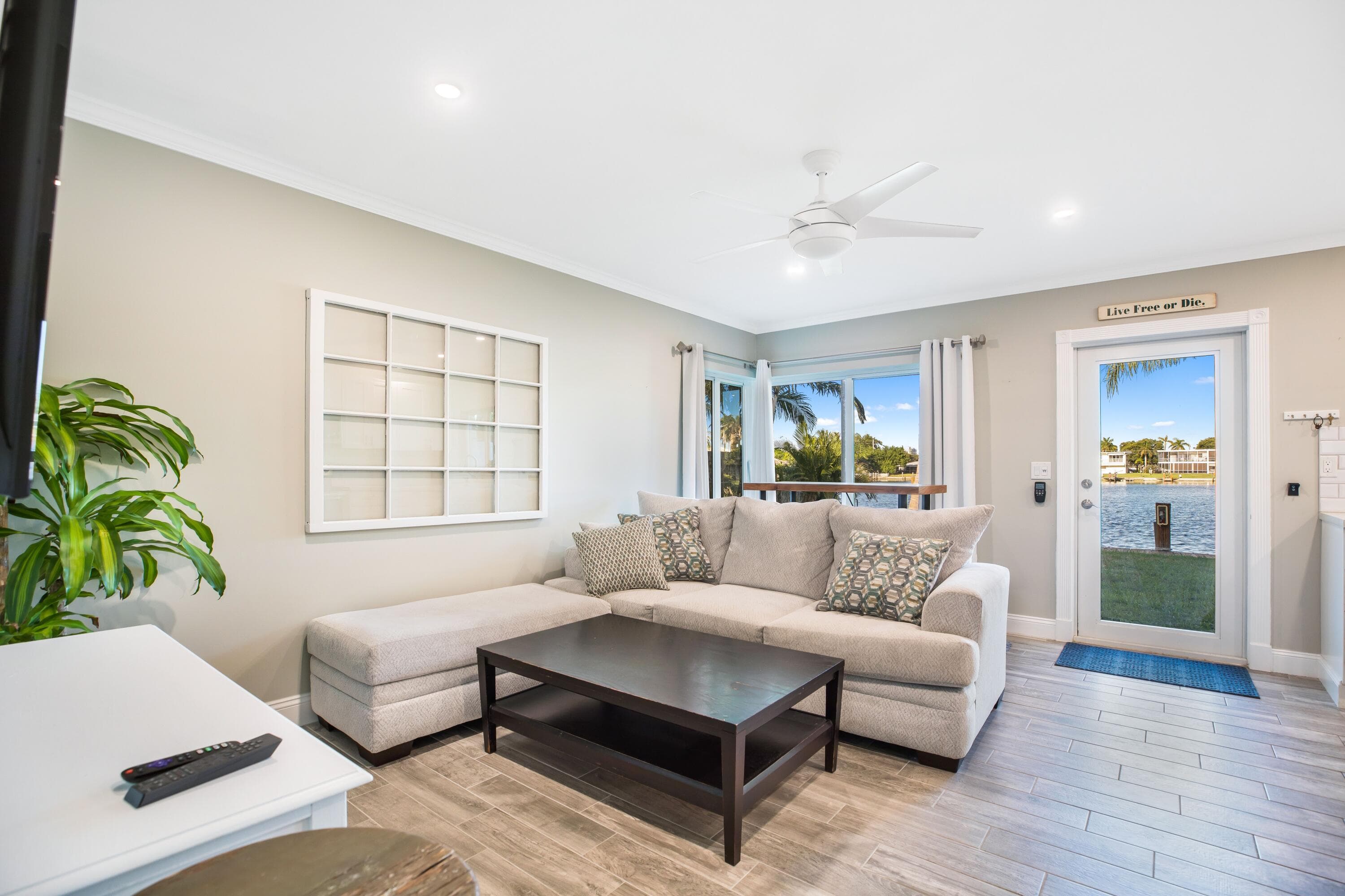 1400 SE 7th Avenue 2, Pompano Beach, FL 33060 — photo 1 of 19
