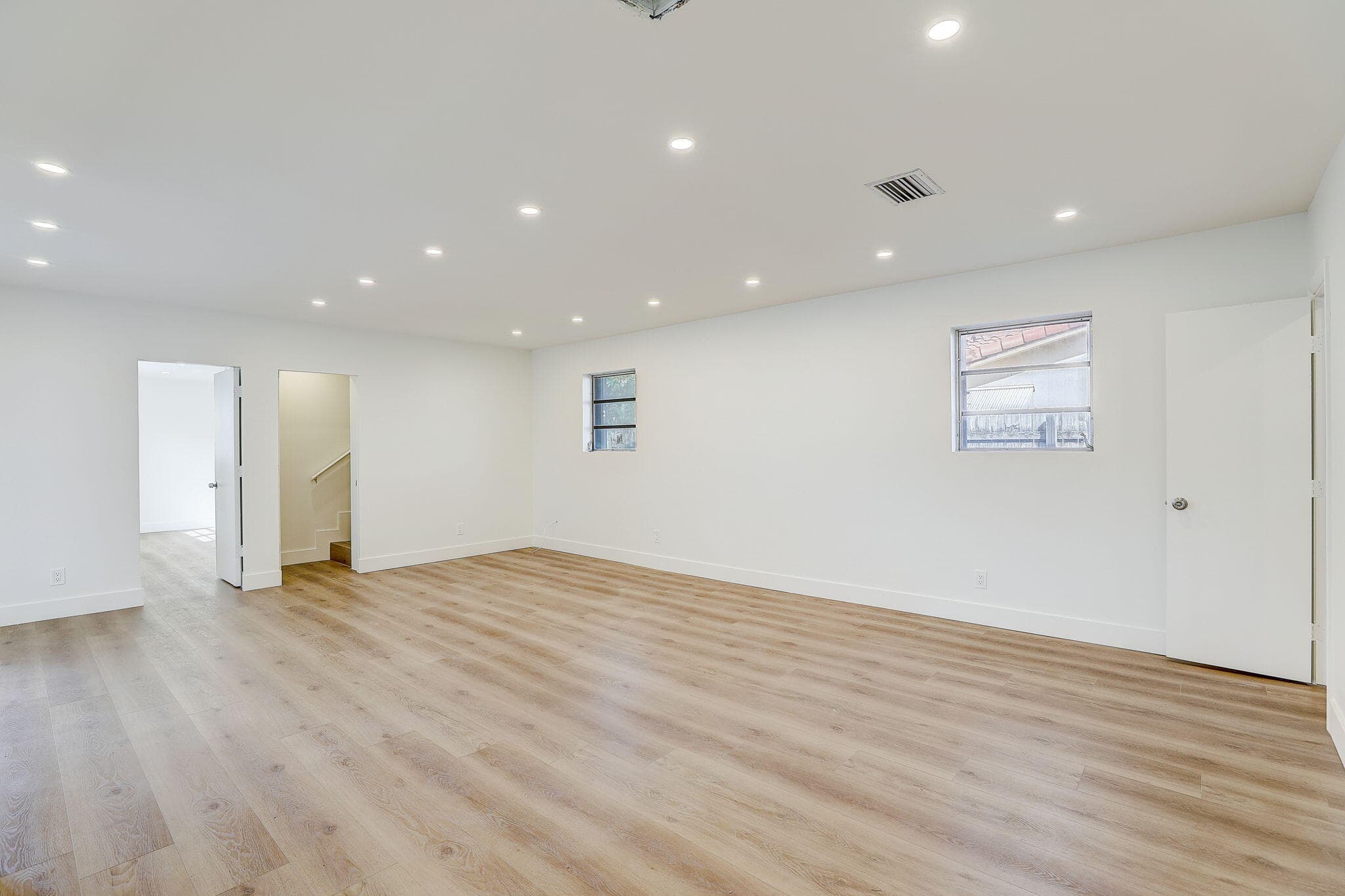 3900 N 45th Avenue, Hollywood, FL 33021 — photo 8 of 43
