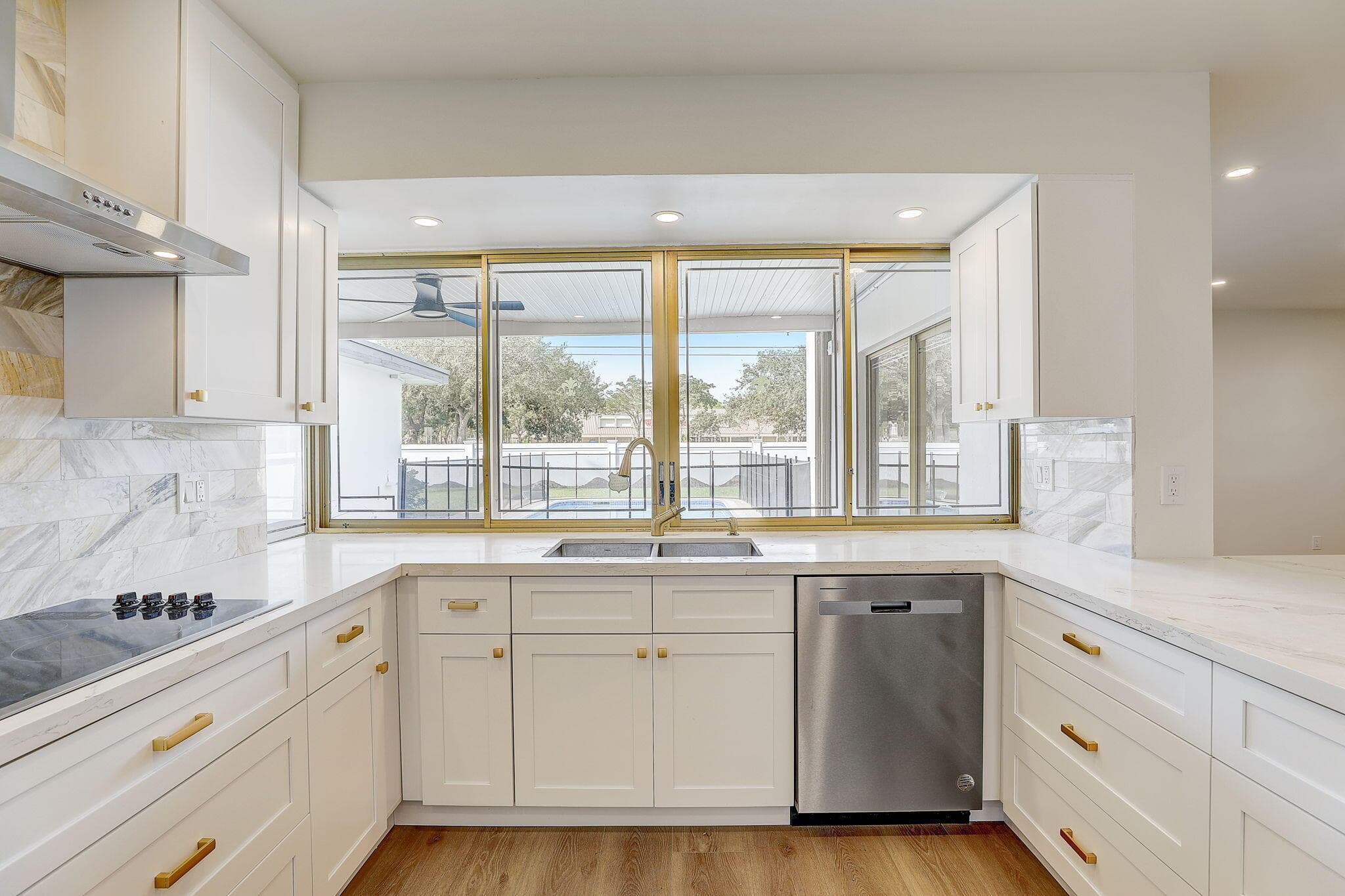 3900 N 45th Avenue, Hollywood, FL 33021 — photo 3 of 43