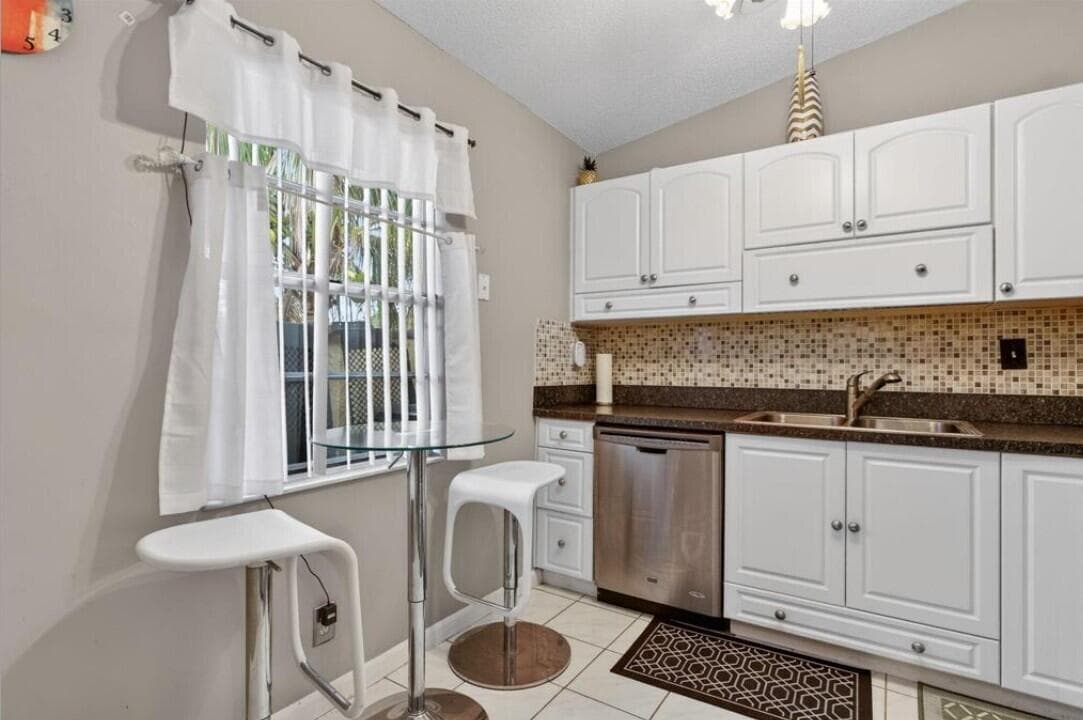 540 NW 43rd Street, Deerfield Beach, FL 33064 — photo 7 of 37