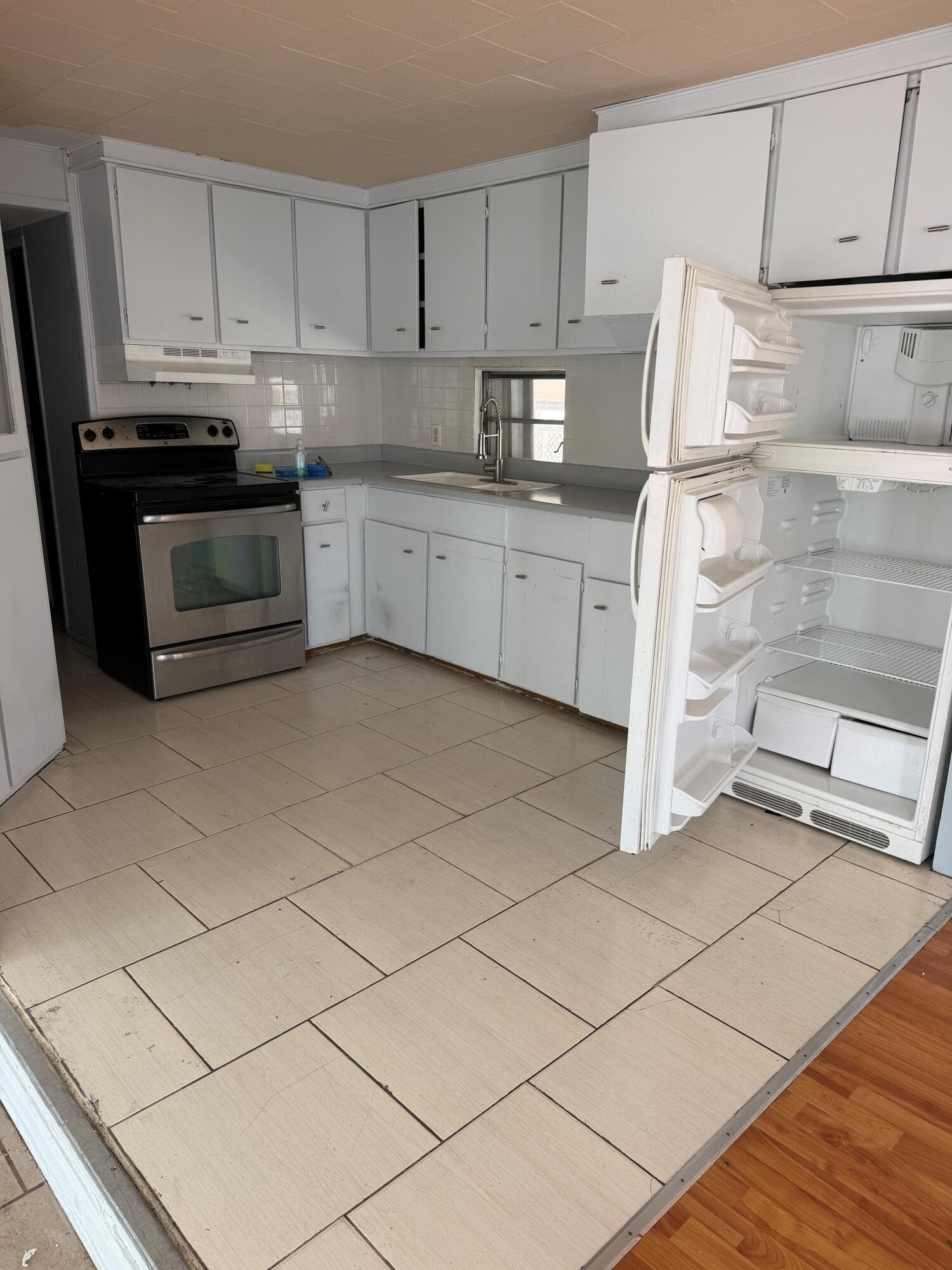 820 SW 1st Place, Hallandale Beach, FL 33009 — photo 3 of 10