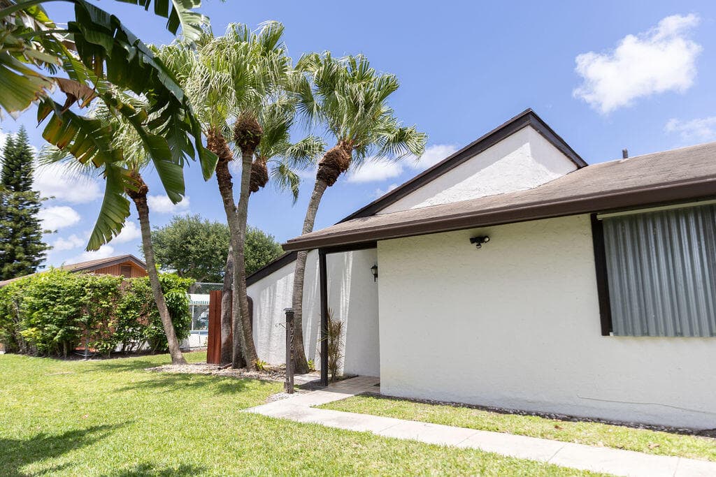 4978 Alder Drive B, West Palm Beach, FL 33417 — photo 3 of 42