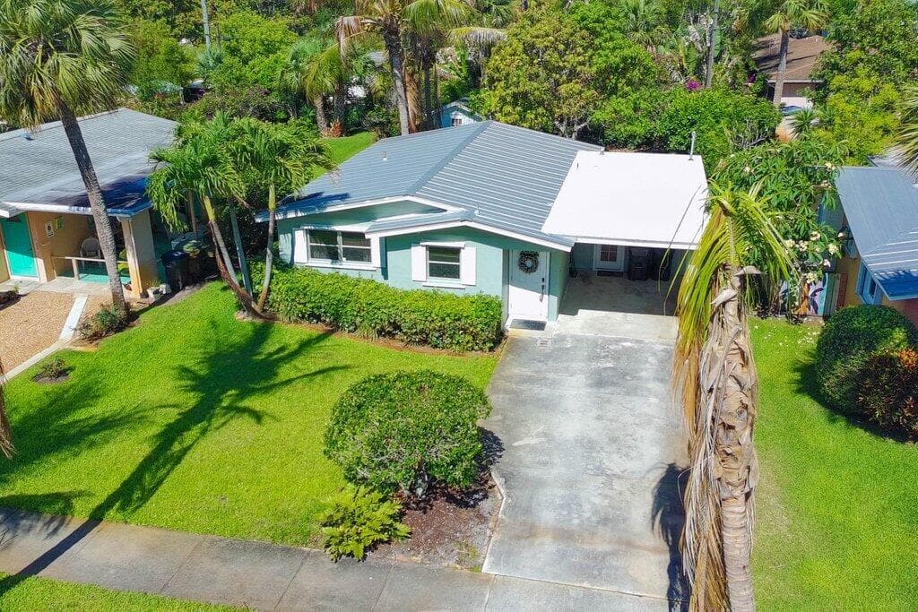 262 SE Monterey Avenue, Stuart, FL 34996 — photo 4 of 43