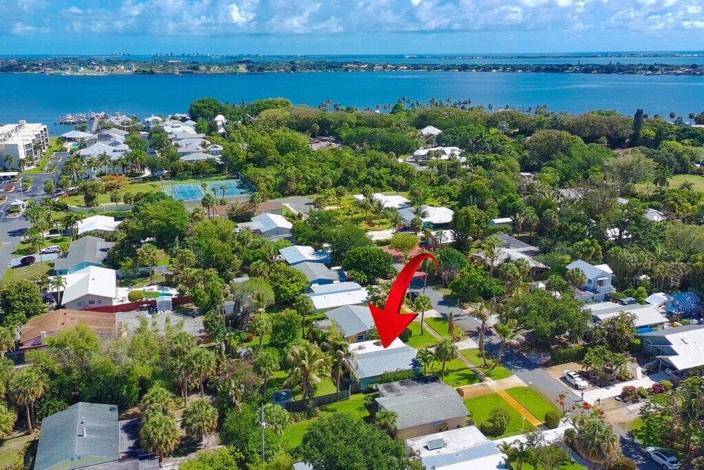 262 SE Monterey Avenue, Stuart, FL 34996 — photo 8 of 43