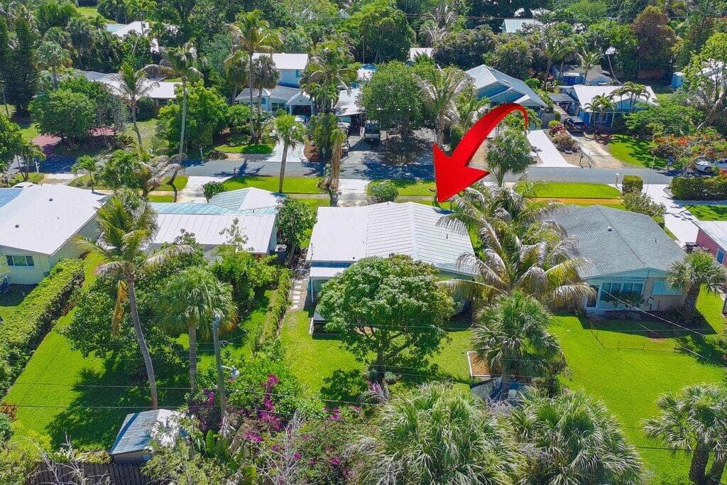 262 SE Monterey Avenue, Stuart, FL 34996 — photo 10 of 43