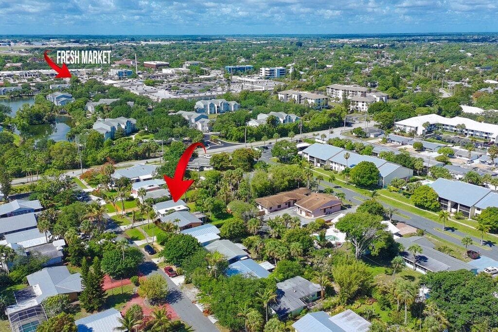 262 SE Monterey Avenue, Stuart, FL 34996 — photo 12 of 43