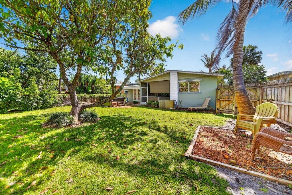 262 SE Monterey Avenue, Stuart, FL 34996 — photo 16 of 43