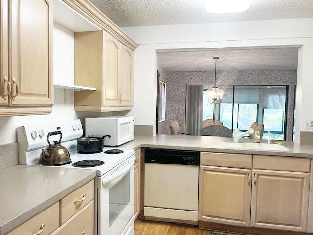 5750 Fairway Park Court 101, Boynton Beach, FL 33437 — photo 8 of 15