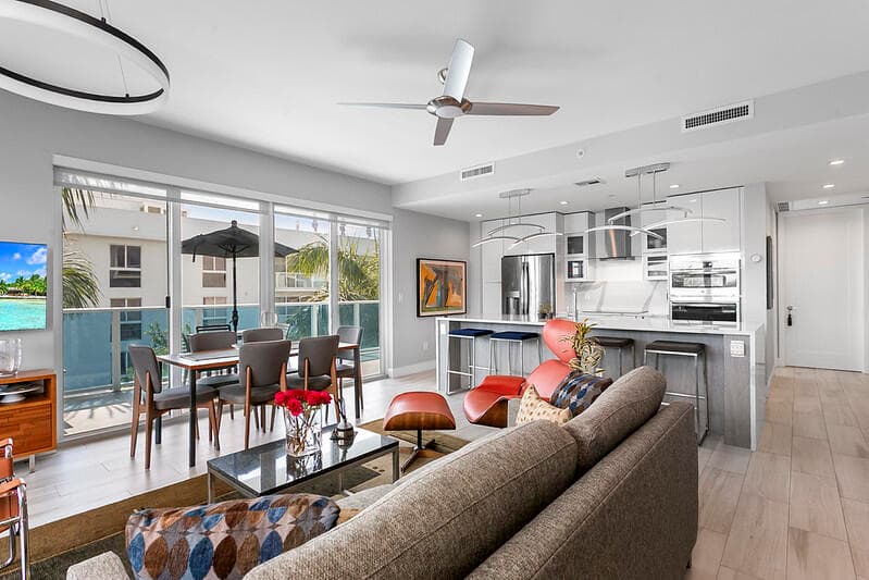 1 S Palmway 303, Lake Worth Beach, FL 33460 — photo 4 of 35