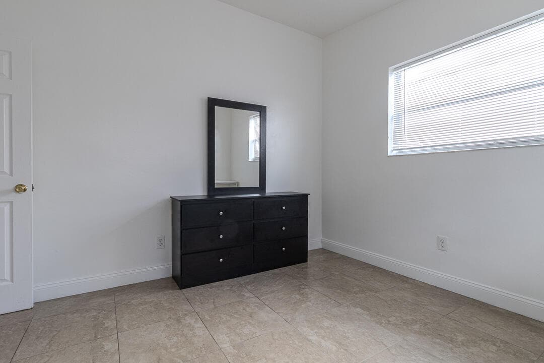 630 NW 15th Terrace 1-2, Fort Lauderdale, FL 33311 — photo 9 of 12