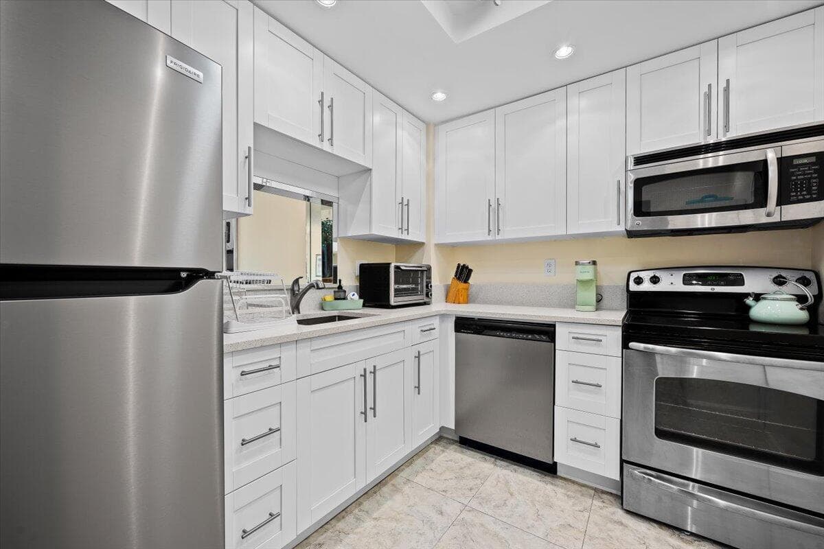 3540 S Ocean Boulevard 309, South Palm Beach, FL 33480 — photo 5 of 26