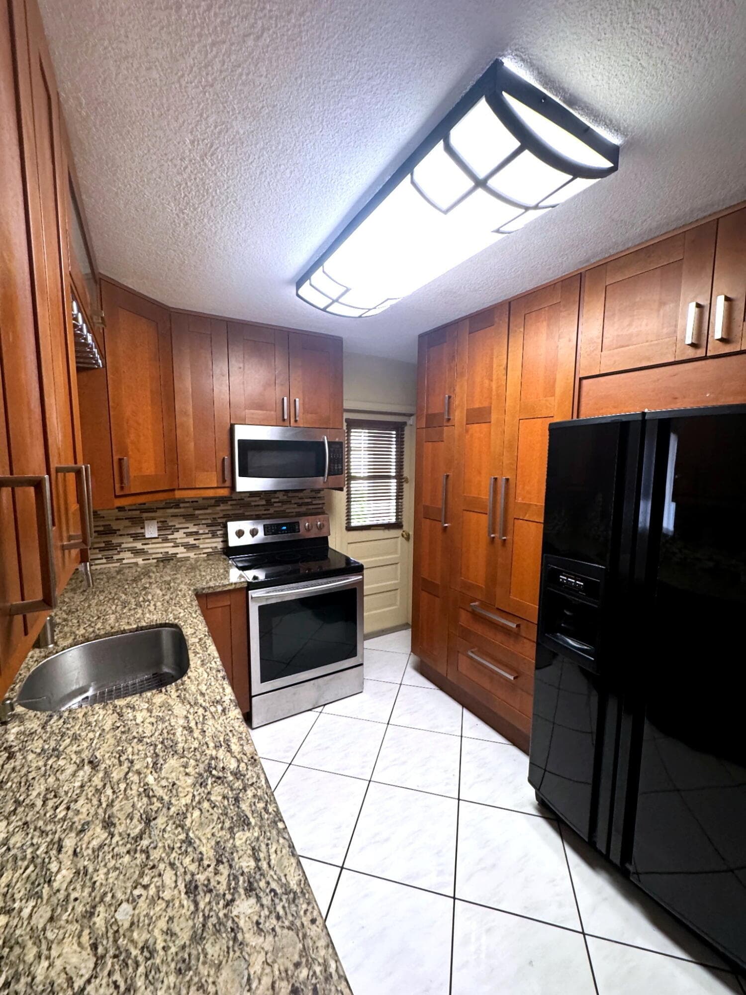 6600 Allen Street, Hollywood, FL 33024 — photo 7 of 32