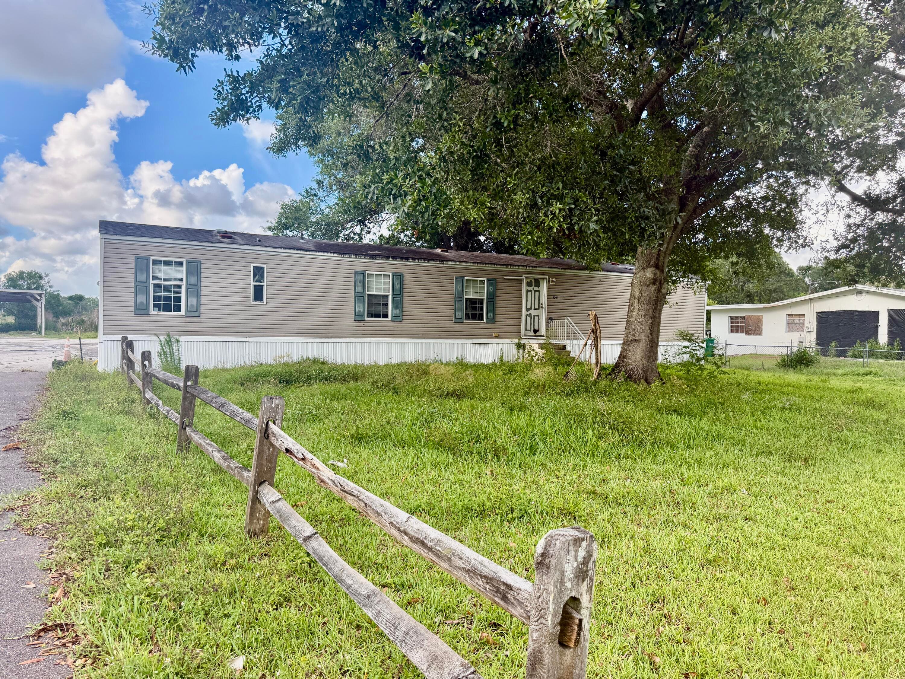 1071 NW 39th Circle, Okeechobee, FL 34972 — photo 1 of 4