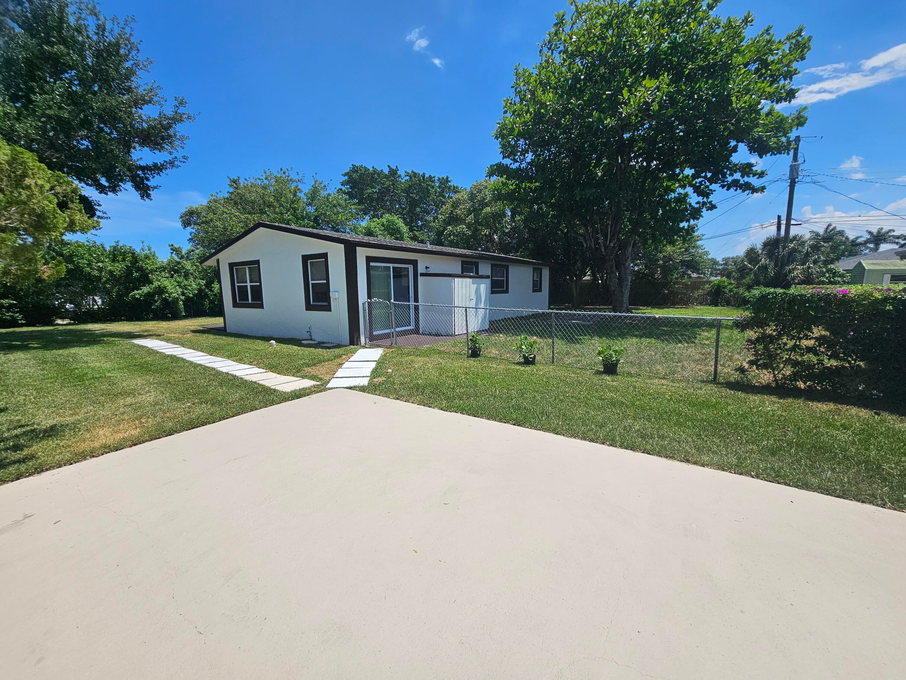 1605 W 10th Street, Riviera Beach, FL 33404 — photo 11 of 53