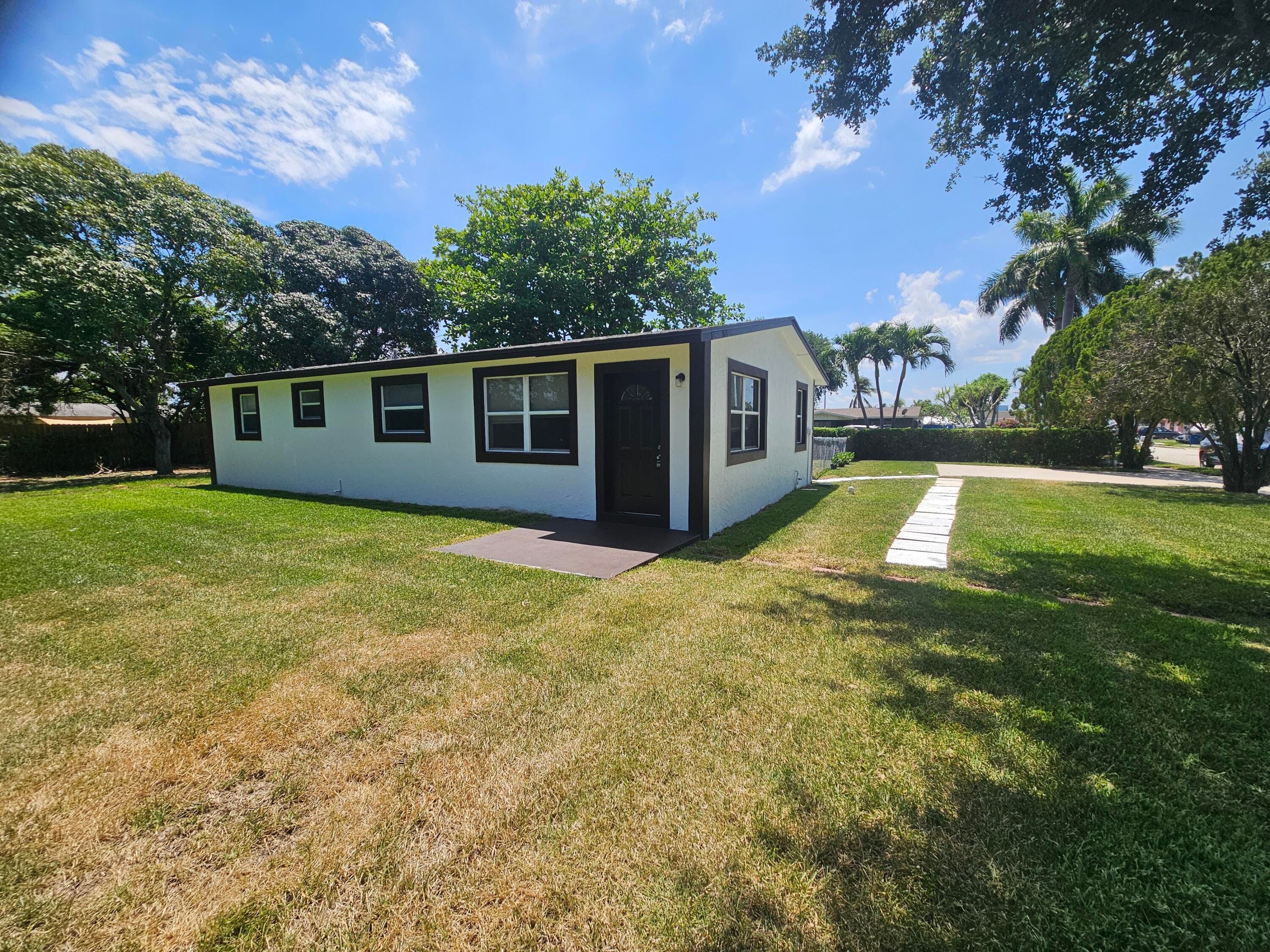 1605 W 10th Street, Riviera Beach, FL 33404 — photo 14 of 53
