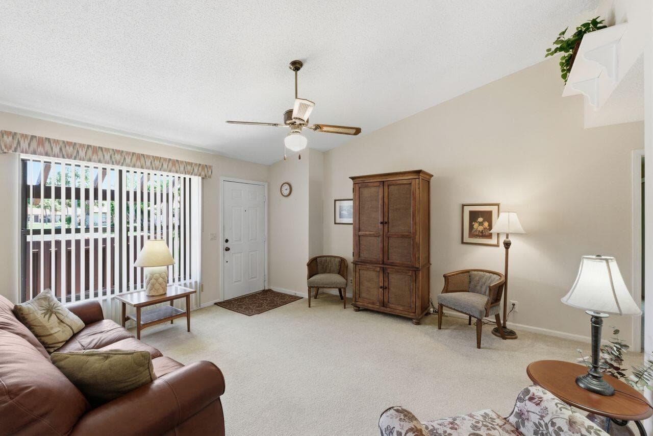 21 Vía De Casas Norte, Boynton Beach, FL 33426 — photo 16 of 33