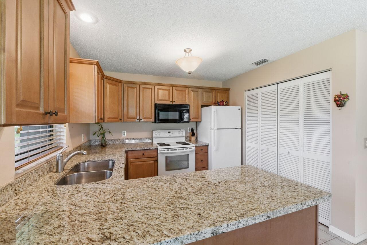 21 Vía De Casas Norte, Boynton Beach, FL 33426 — photo 21 of 33