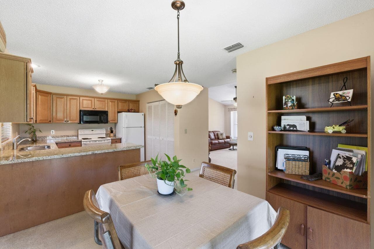 21 Vía De Casas Norte, Boynton Beach, FL 33426 — photo 24 of 33
