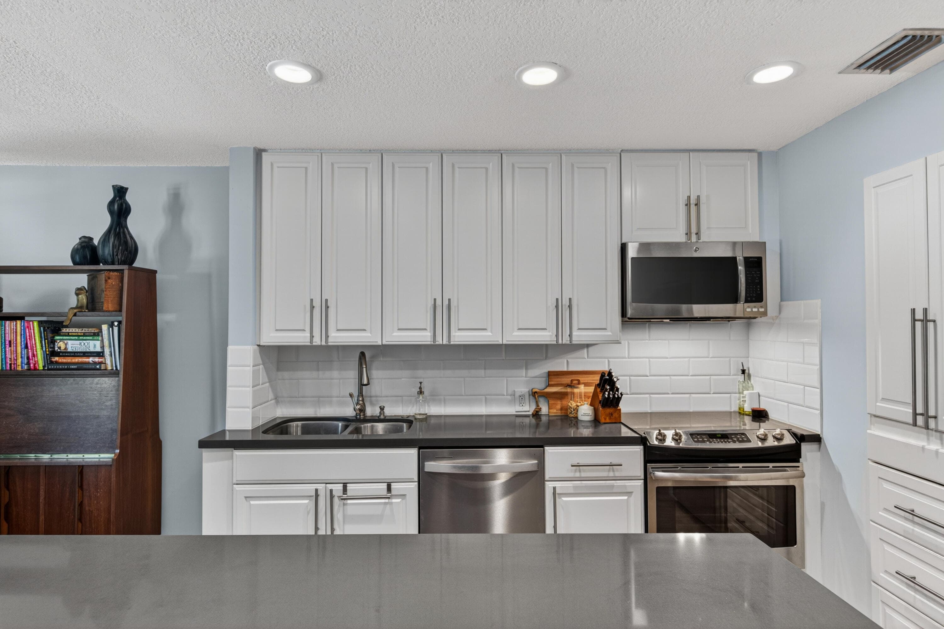 200 NE 17th Court Unit 801, Fort Lauderdale, FL 33305 — photo 5 of 43