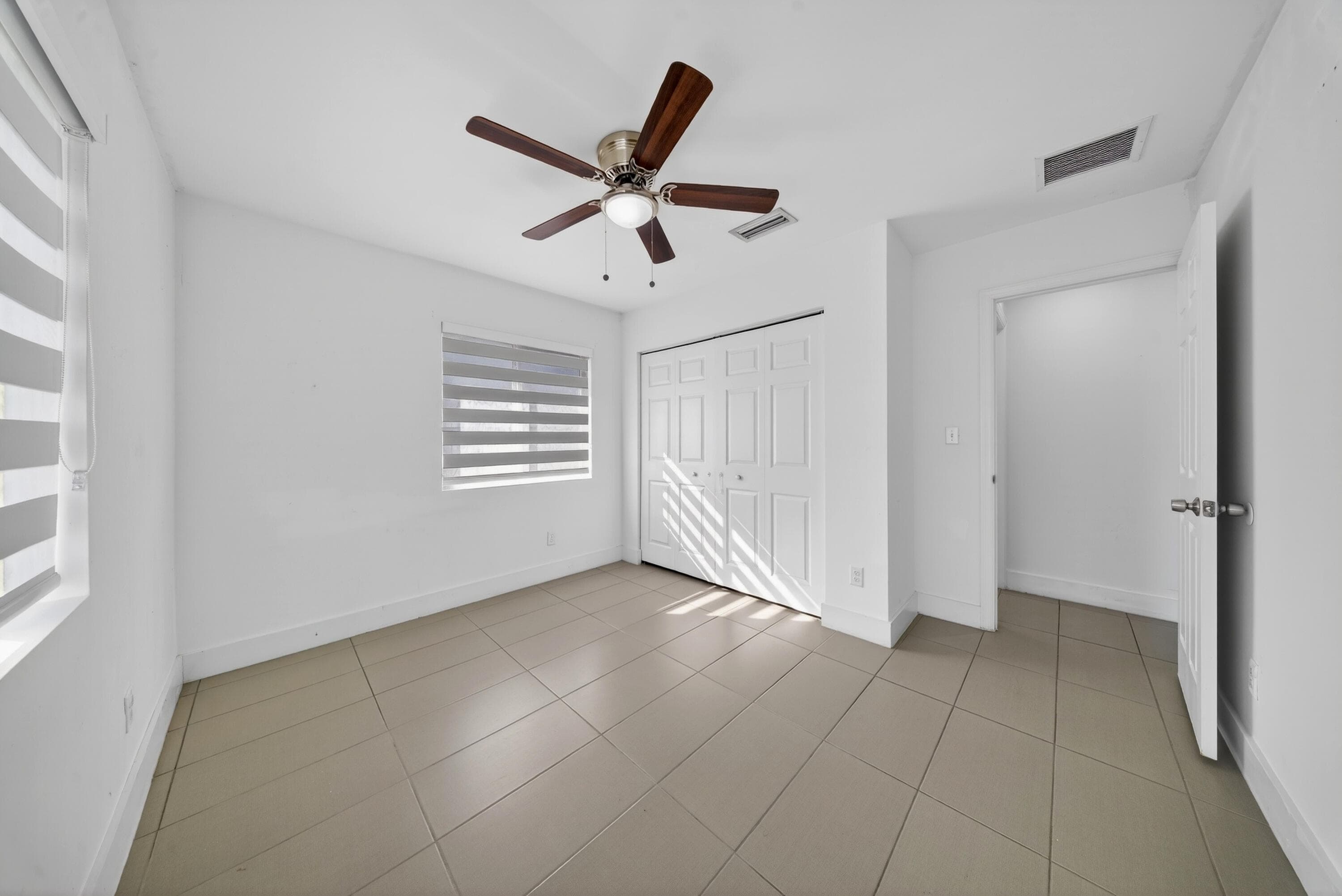 623 S Pine Street, Lake Worth Beach, FL 33460 — photo 6 of 45