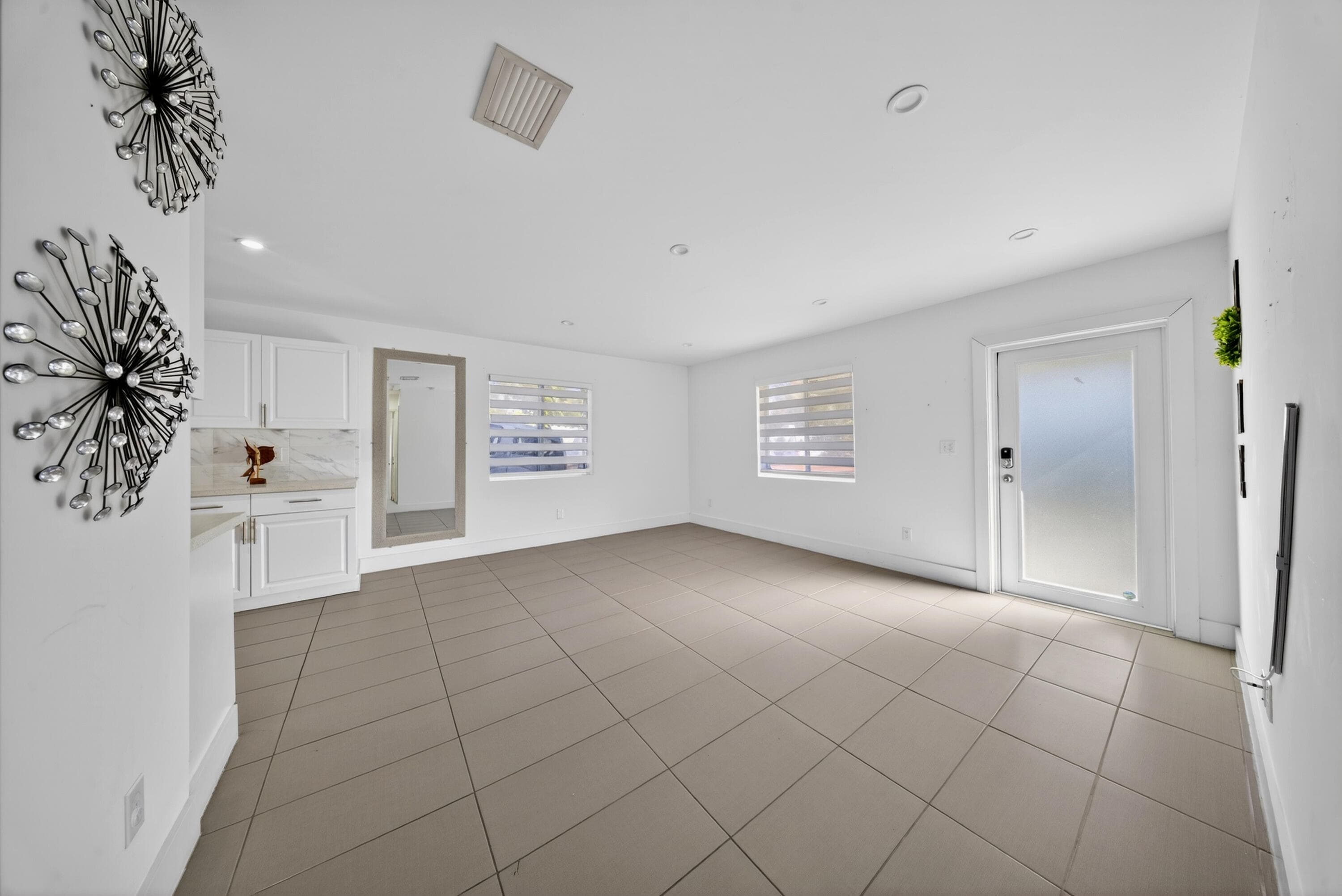 623 S Pine Street, Lake Worth Beach, FL 33460 — photo 10 of 45