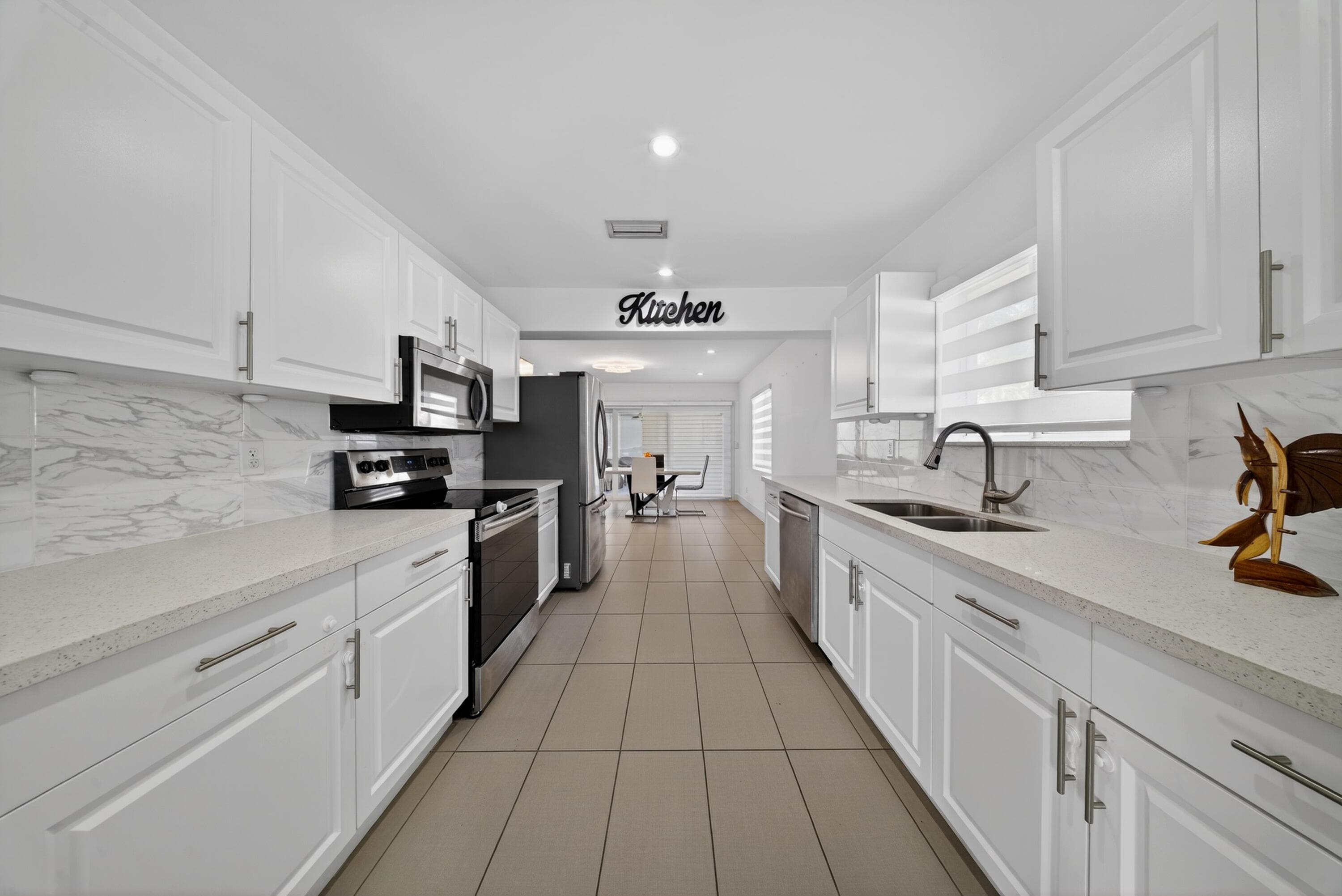 623 S Pine Street, Lake Worth Beach, FL 33460 — photo 12 of 45