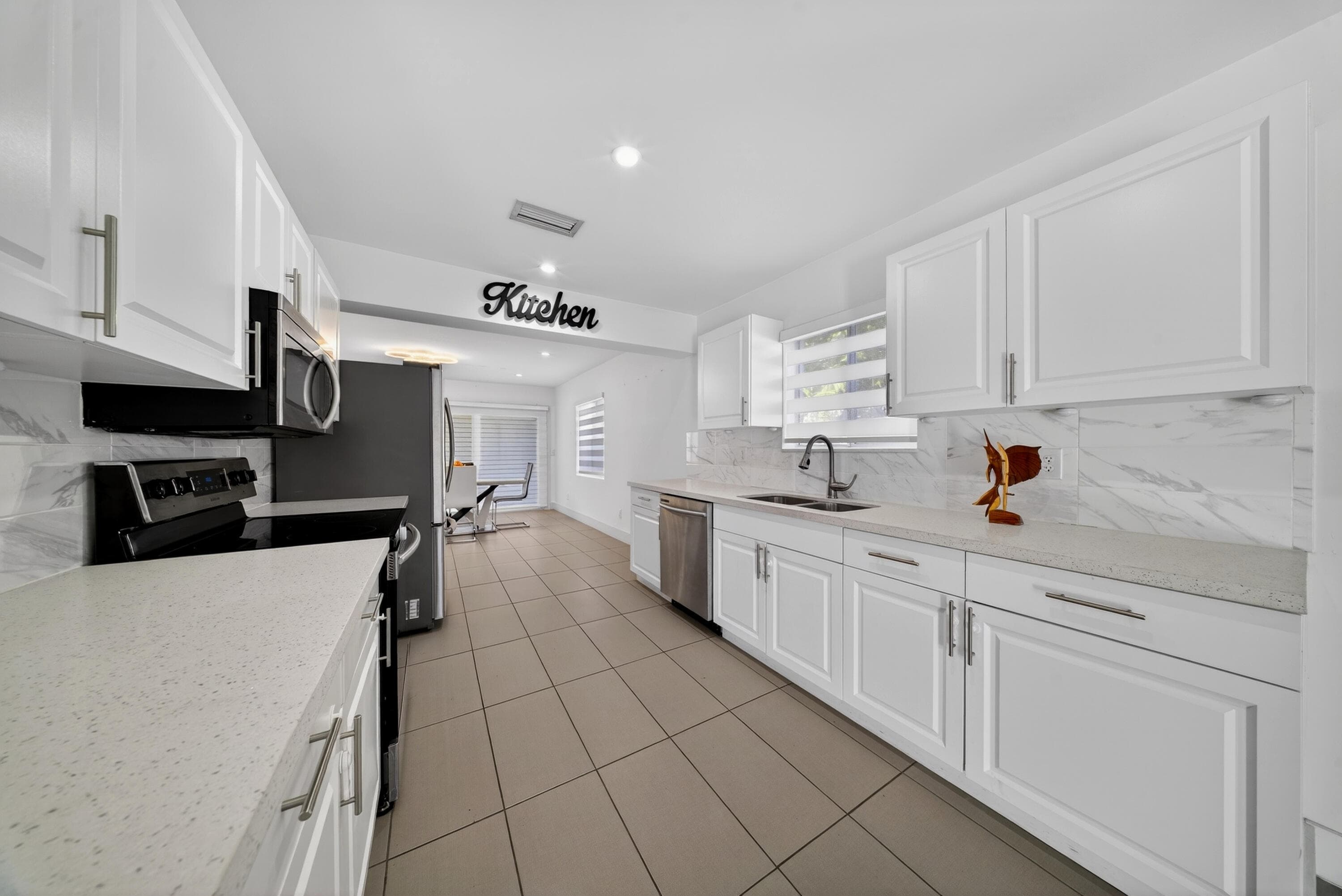 623 S Pine Street, Lake Worth Beach, FL 33460 — photo 13 of 45