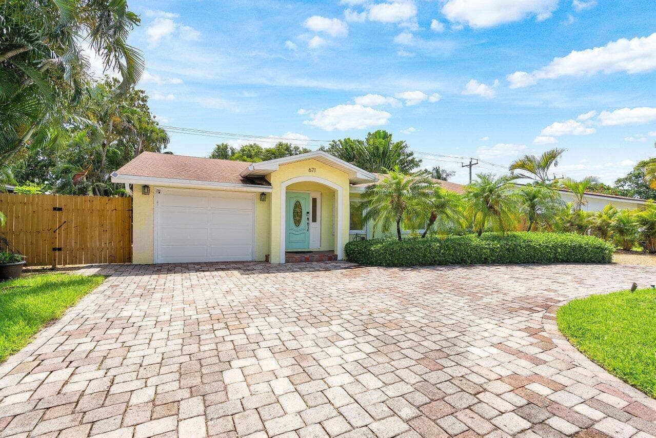 671 Lindell Boulevard, Delray Beach, FL 33444 — photo 2 of 54