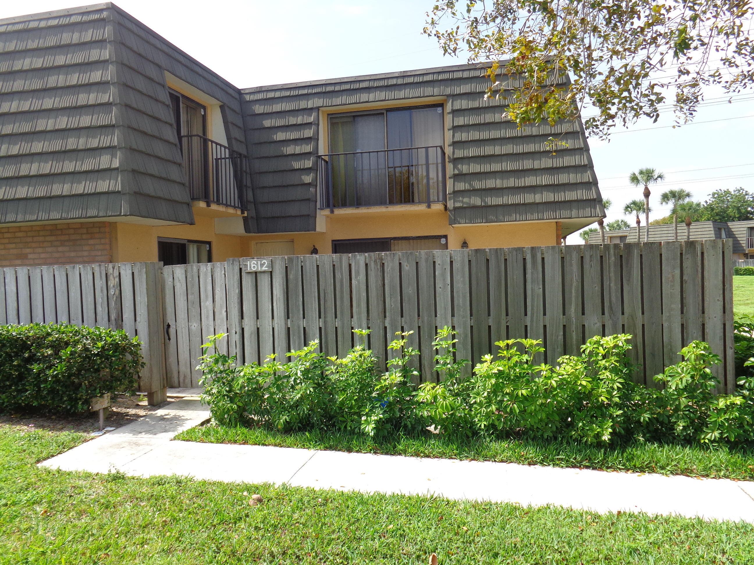 1612 16th Way 1612, West Palm Beach, FL 33407 — photo 1 of 12