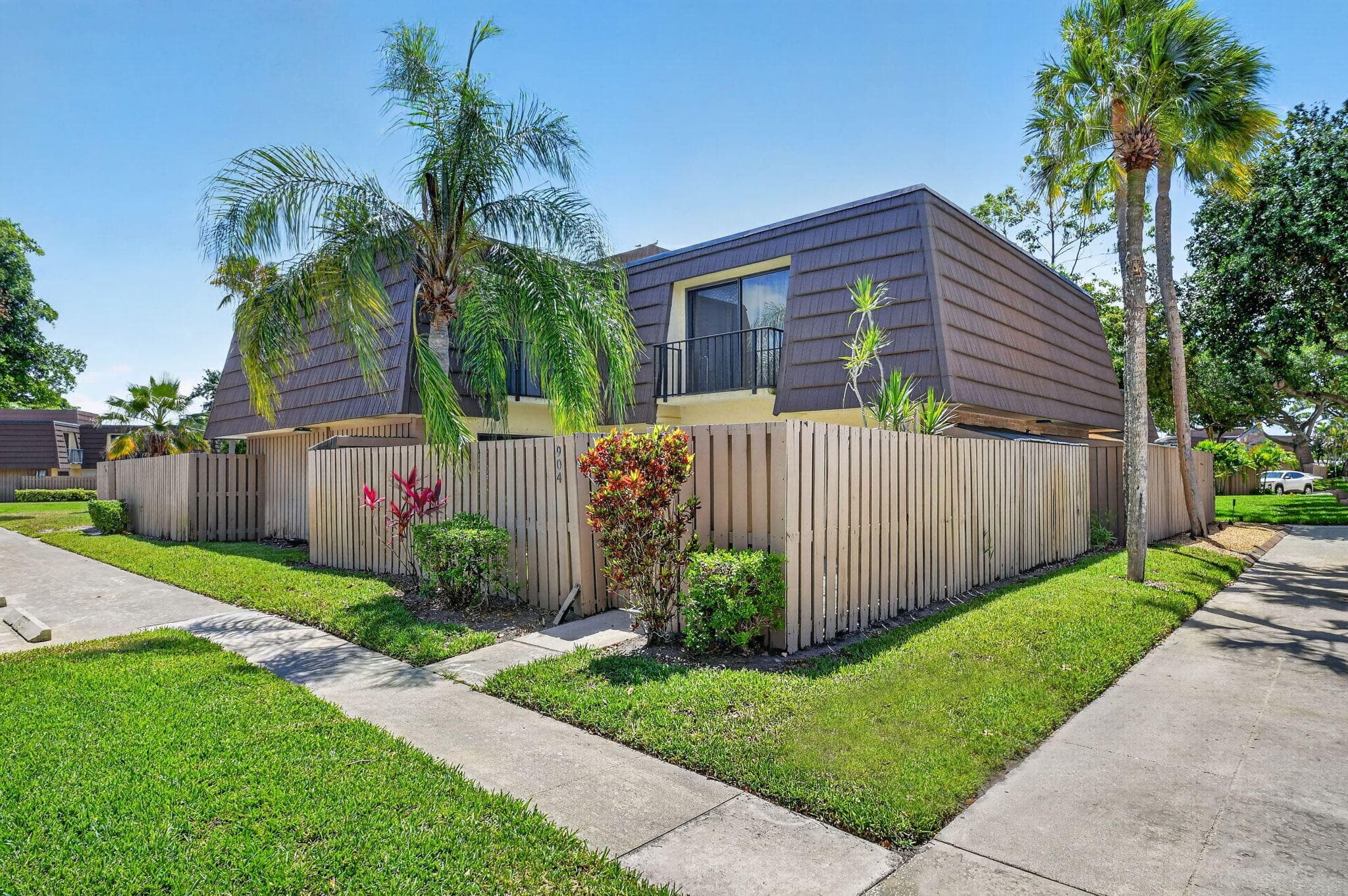904 9th Court, Palm Beach Gardens, FL 33410 — photo 1 of 33