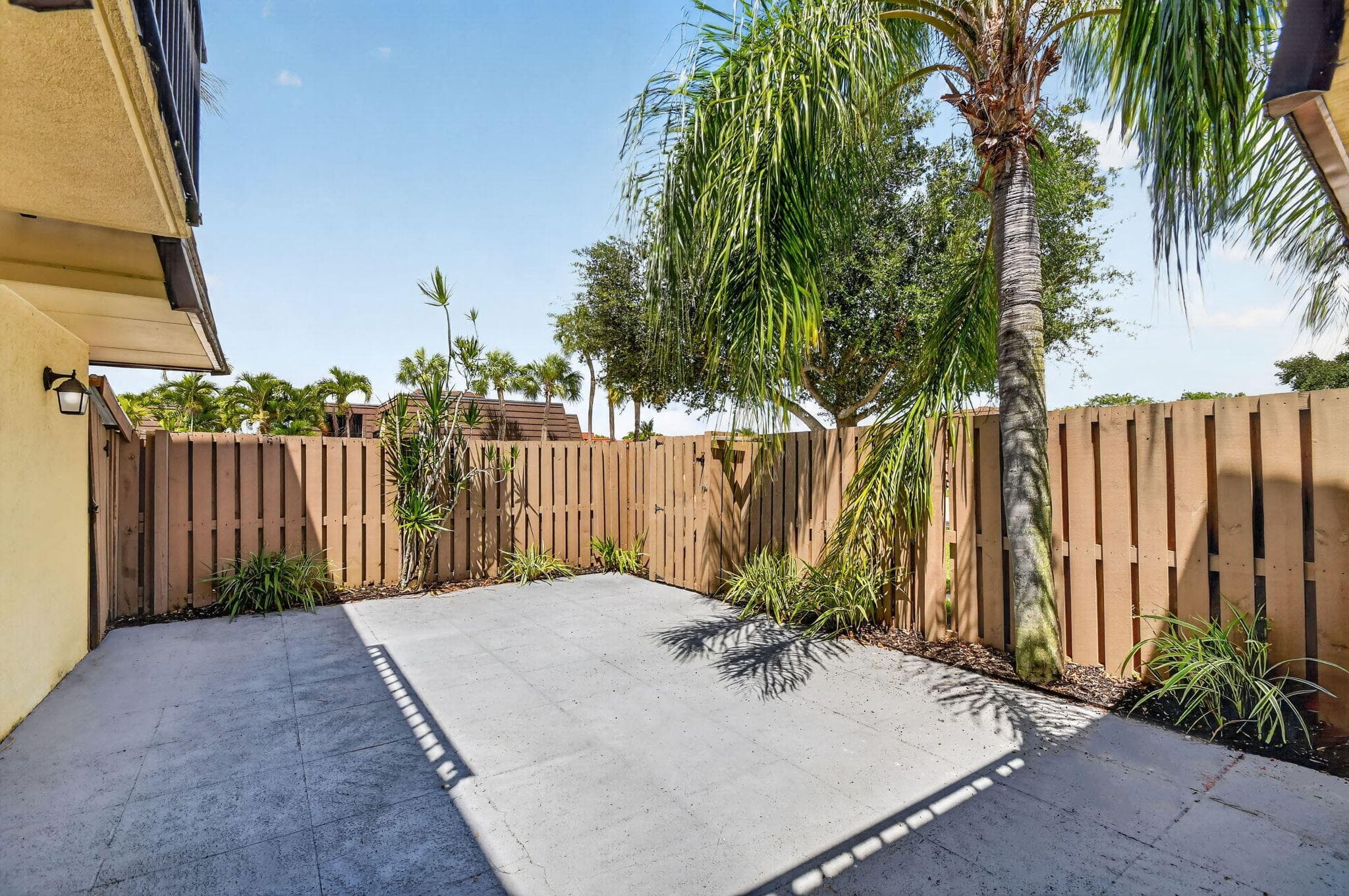 904 9th Court, Palm Beach Gardens, FL 33410 — photo 4 of 33