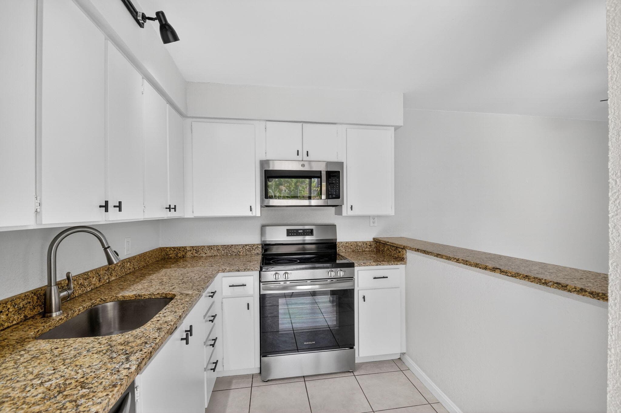 904 9th Court, Palm Beach Gardens, FL 33410 — photo 8 of 33