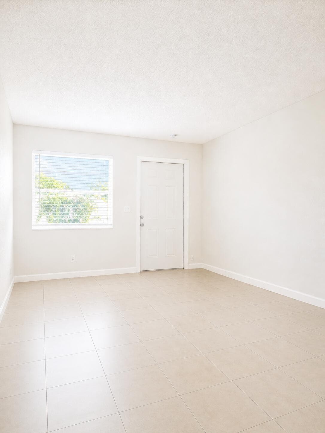 125 W 17th Street W 1, Riviera Beach, FL 33404 — photo 2 of 8