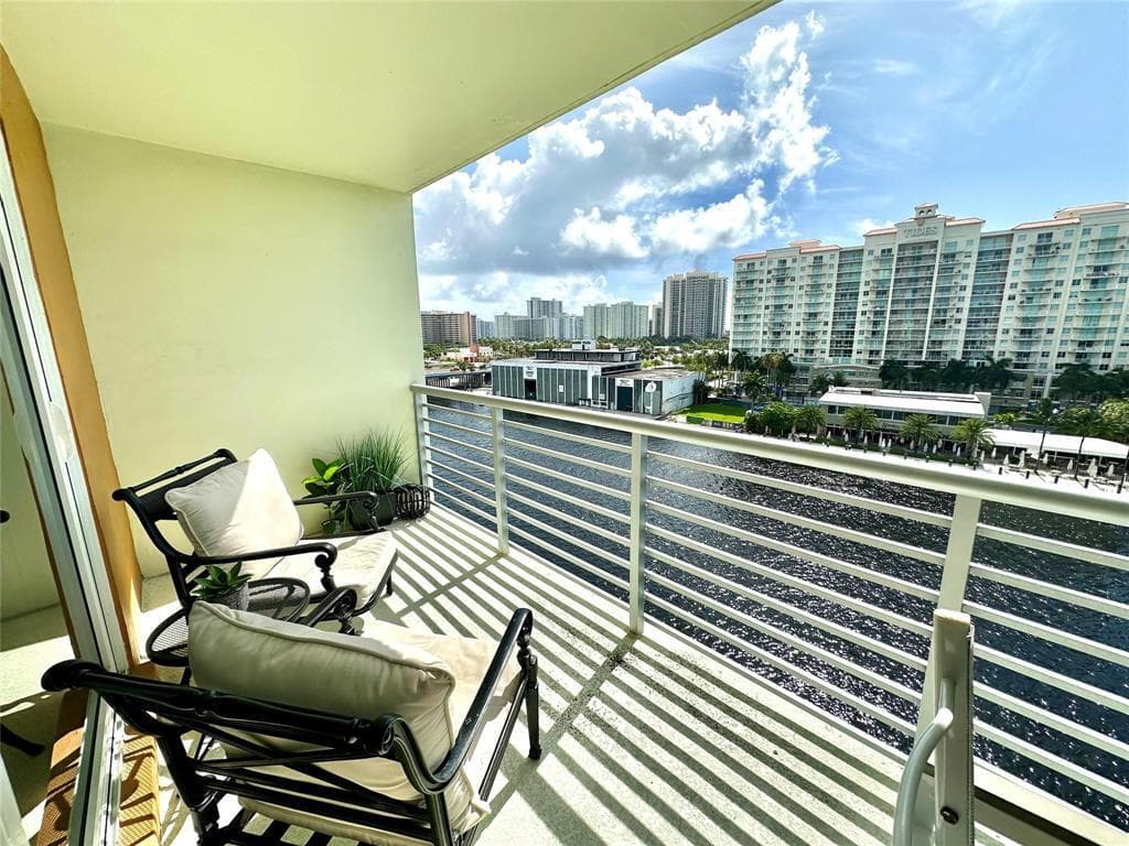 2900 NE 30th Street K9, Fort Lauderdale, FL 33306 — photo 2 of 24
