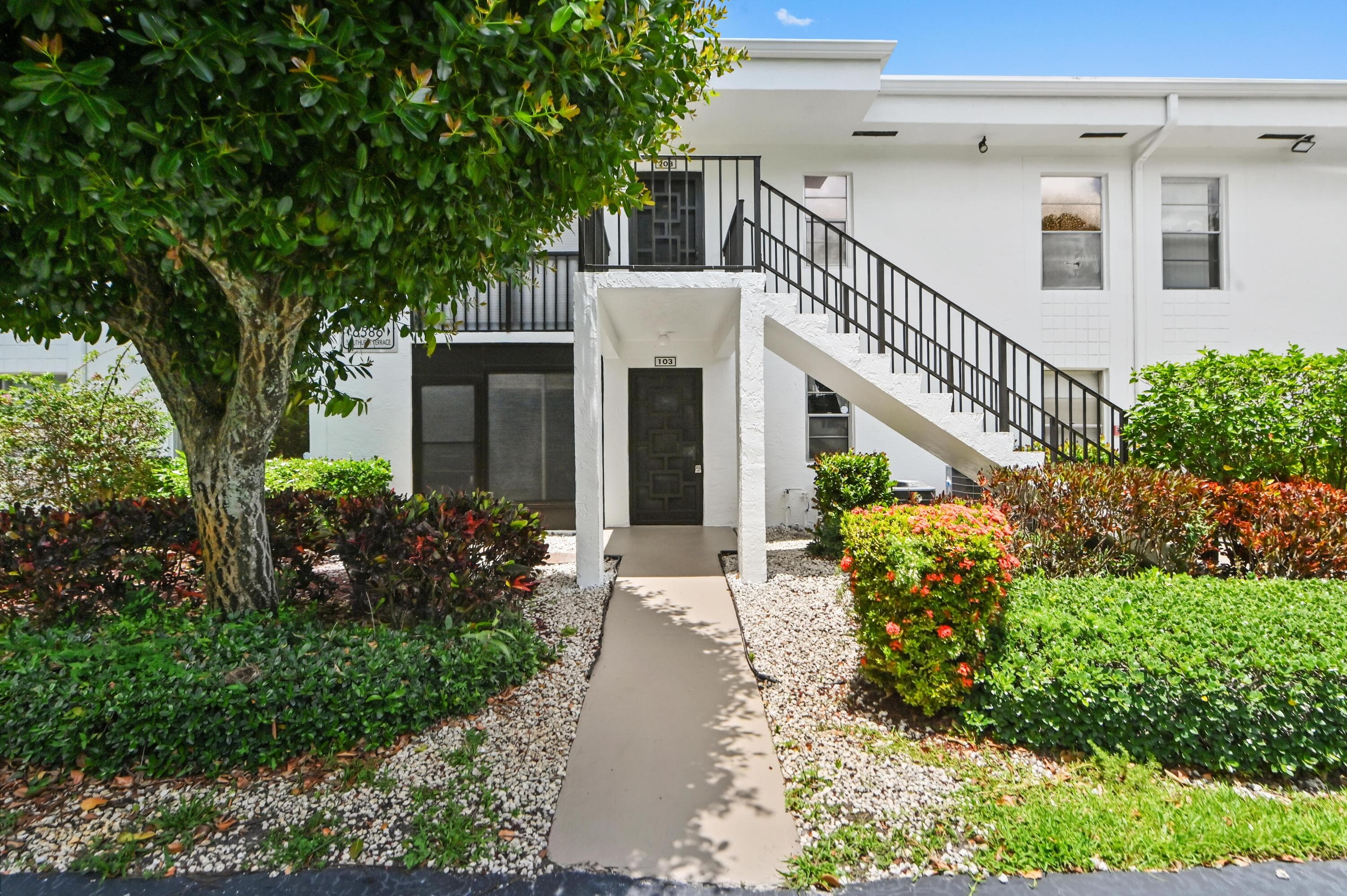 6586 Southurst Terrace 103, Delray Beach, FL 33446 — photo 2 of 28
