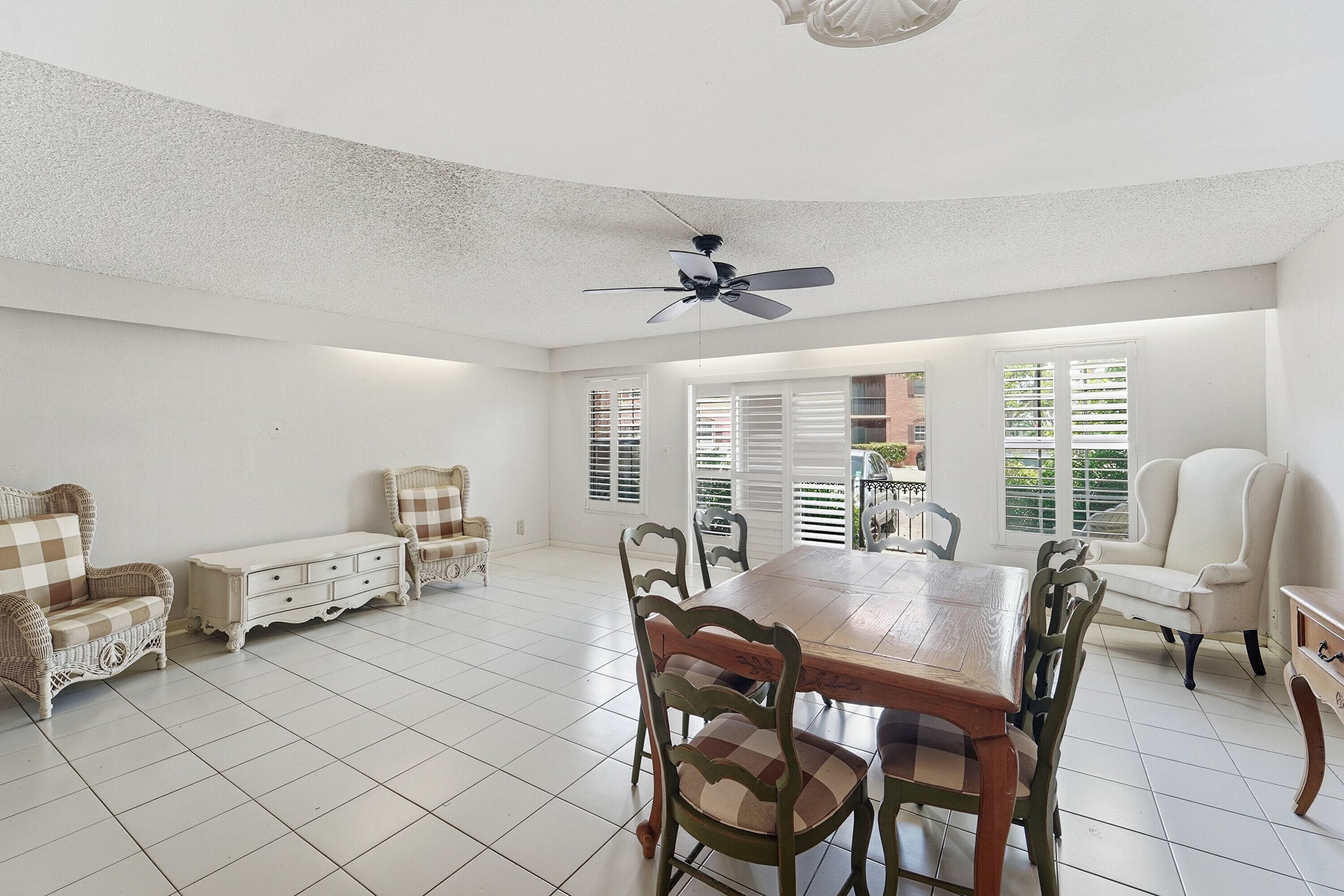 640 Tennis Club Drive 103, Fort Lauderdale, FL 33311 — photo 2 of 39