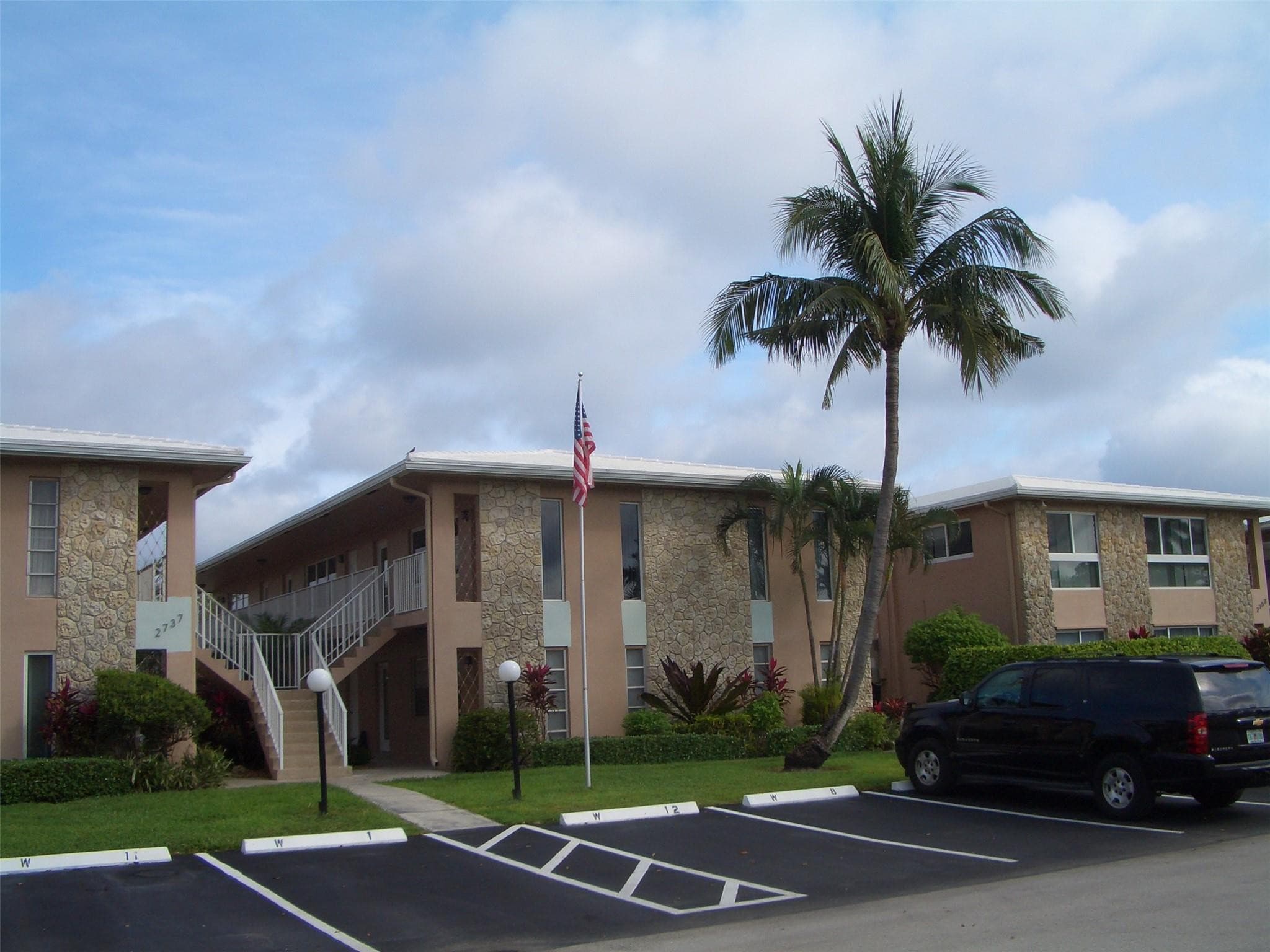 2737 NE 28th Street 7w, Lighthouse Point, FL 33064 — photo 1 of 15