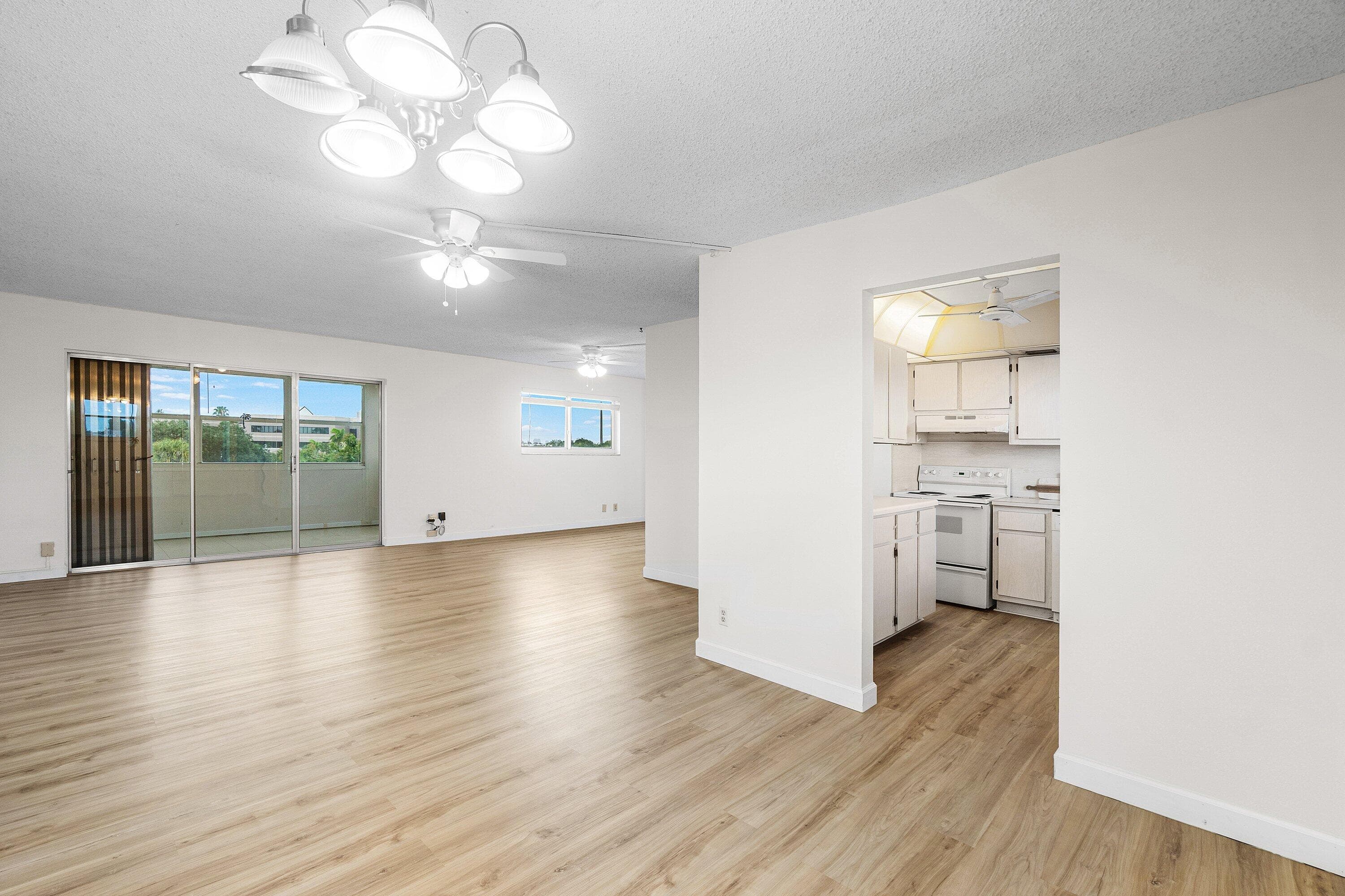 725 Lori Drive 412, Palm Springs, FL 33461 — photo