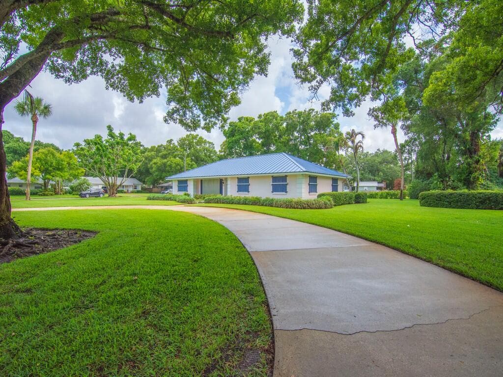 2301 Avalon Avenue, Vero Beach, FL 32960 — photo 17 of 54