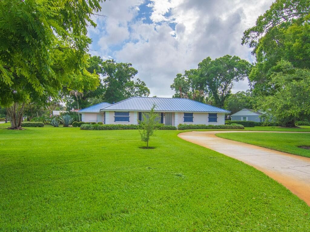 2301 Avalon Avenue, Vero Beach, FL 32960 — photo 25 of 54