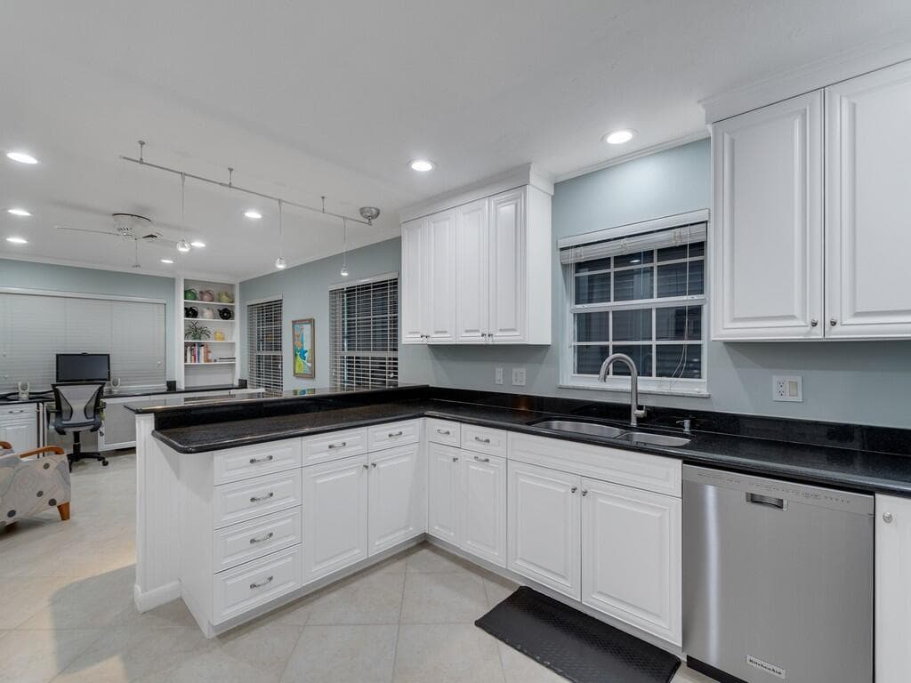 2301 Avalon Avenue, Vero Beach, FL 32960 — photo 28 of 54