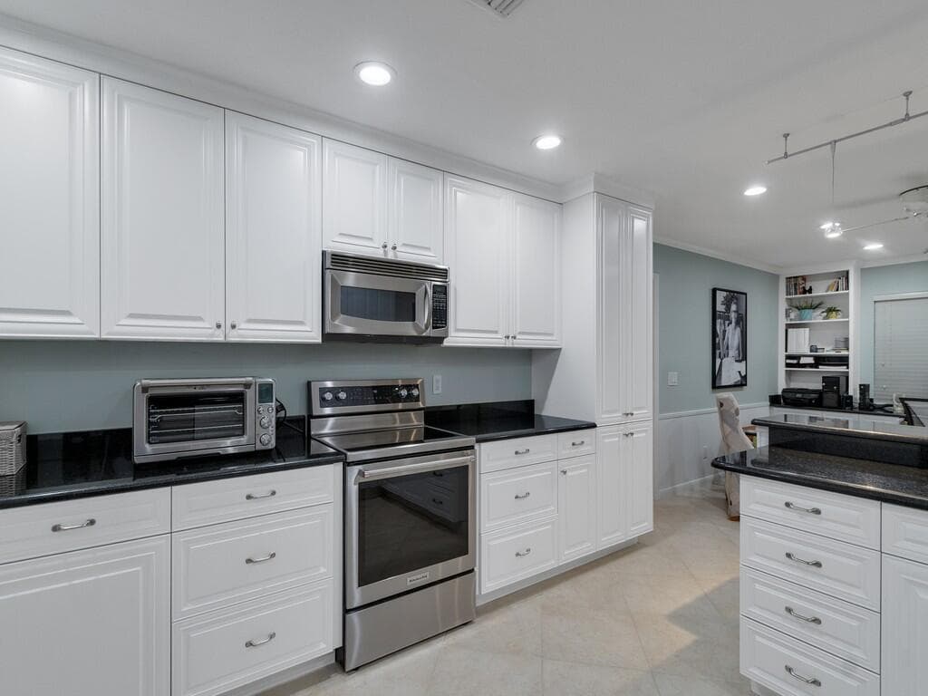 2301 Avalon Avenue, Vero Beach, FL 32960 — photo 29 of 54