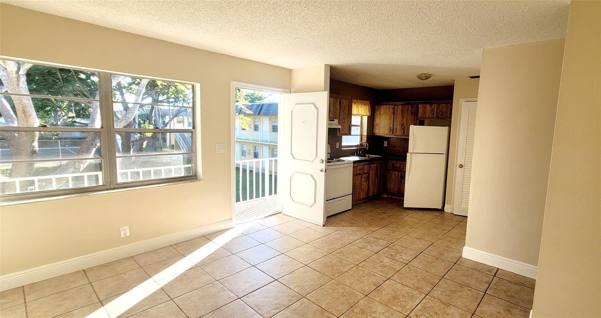 5192 NE 6th Avenue 823, Fort Lauderdale, FL 33334 — photo 1 of 22