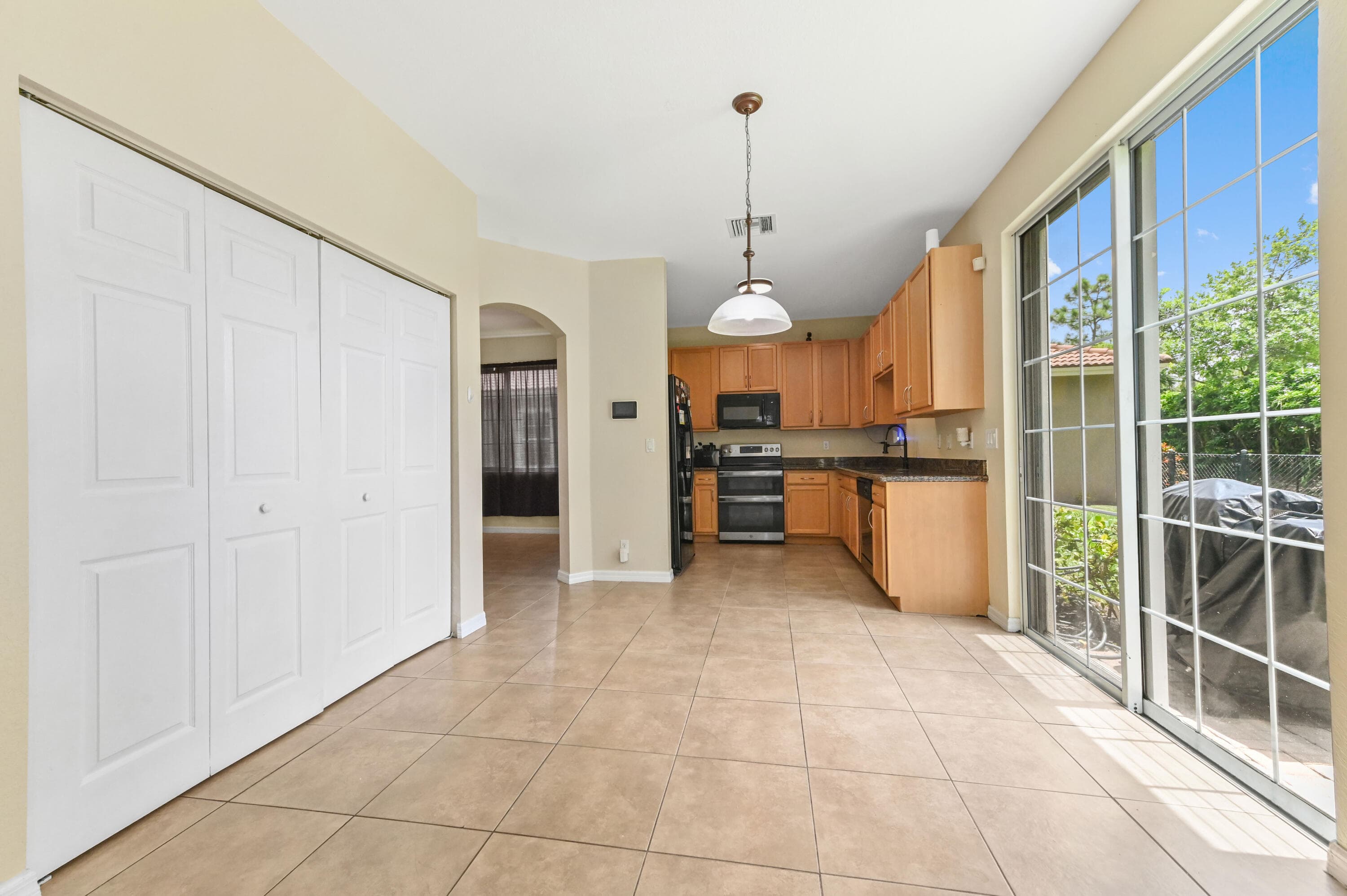 6819 Osage Circle, West Palm Beach, FL 33413 — photo 10 of 34
