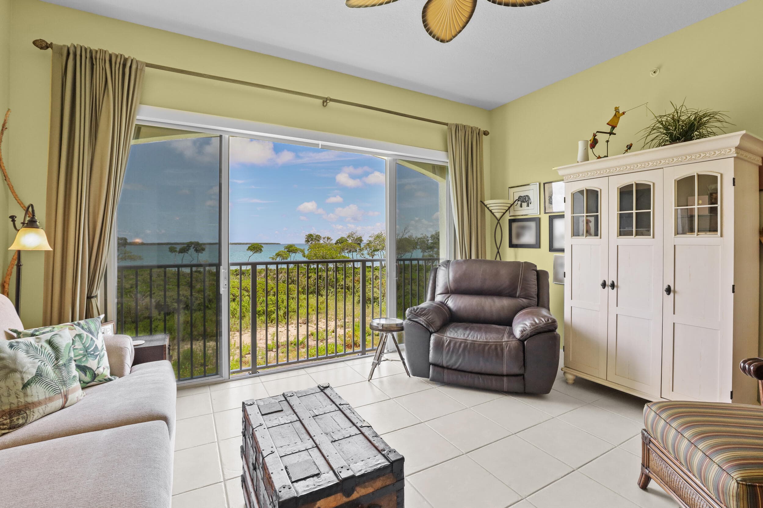 25 Harbour Isle Dr W 205, Fort Pierce, FL 34949 — photo 12 of 36
