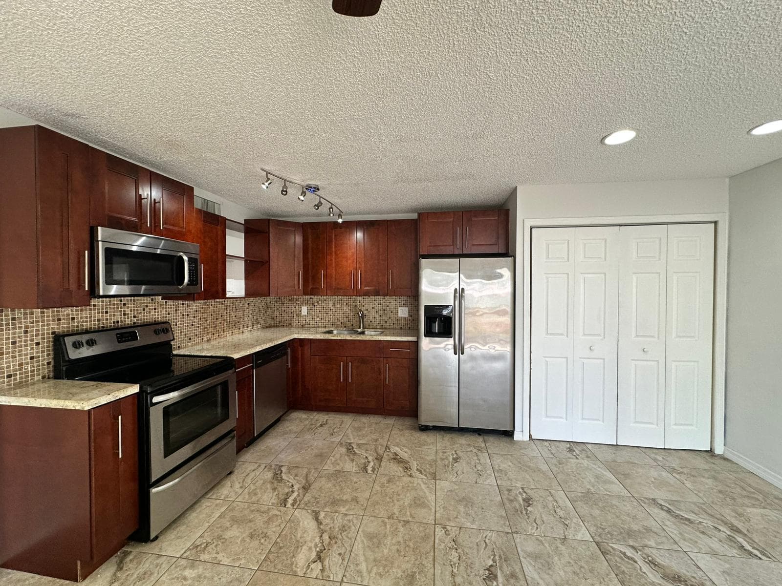 637 Executive Center Drive N203, West Palm Beach, FL 33401 — photo 9 of 16