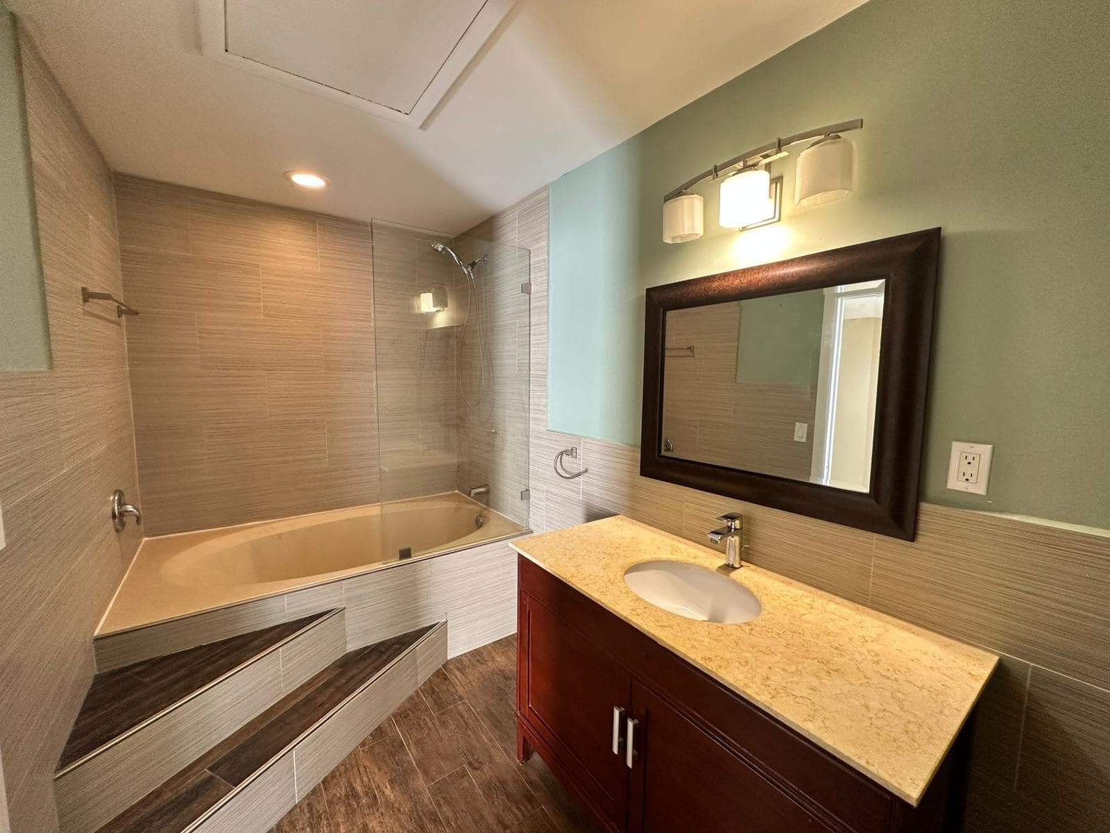 637 Executive Center Drive N203, West Palm Beach, FL 33401 — photo 12 of 16