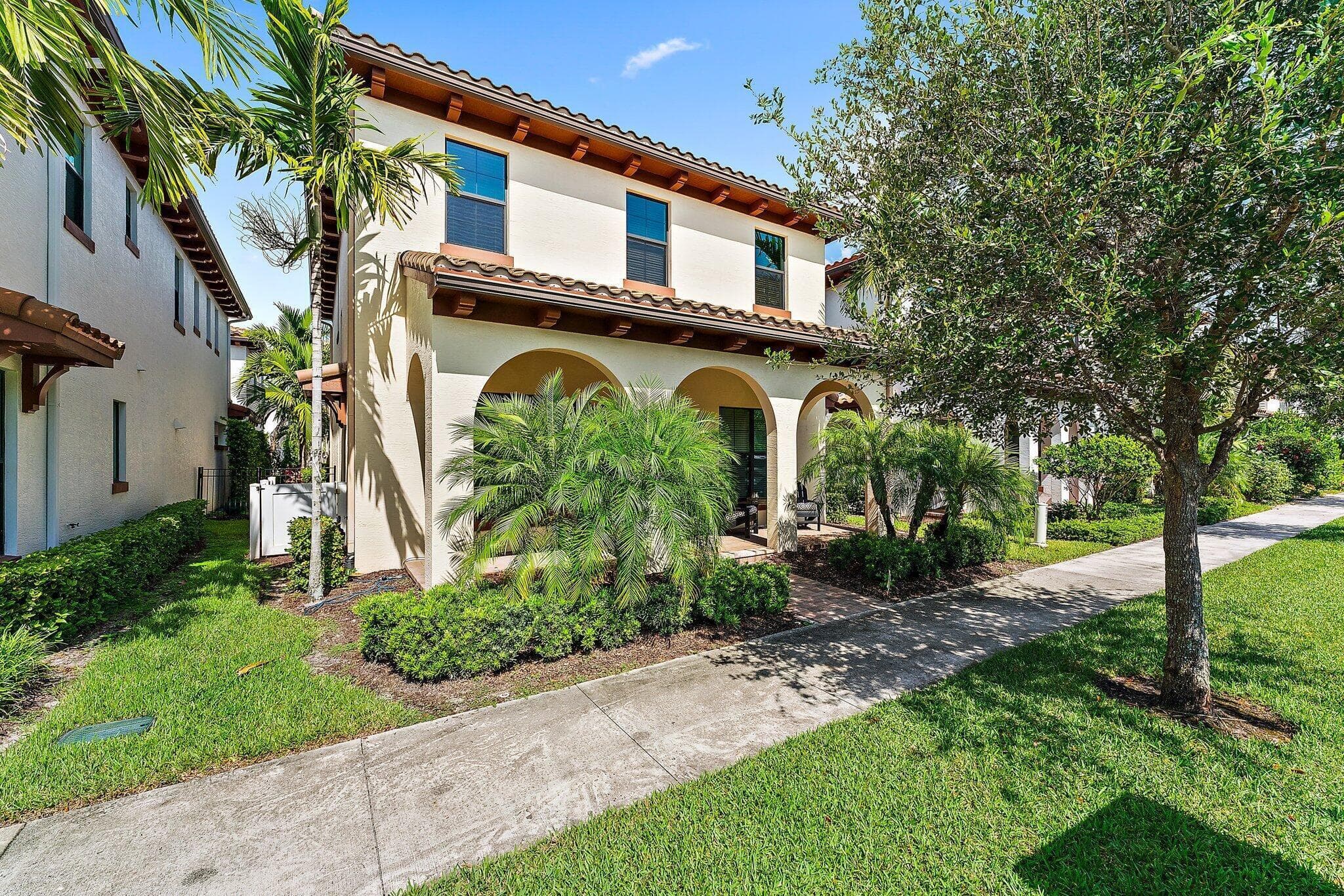 1077 Faulkner Terrace, Palm Beach Gardens, FL 33418 — photo 2 of 67