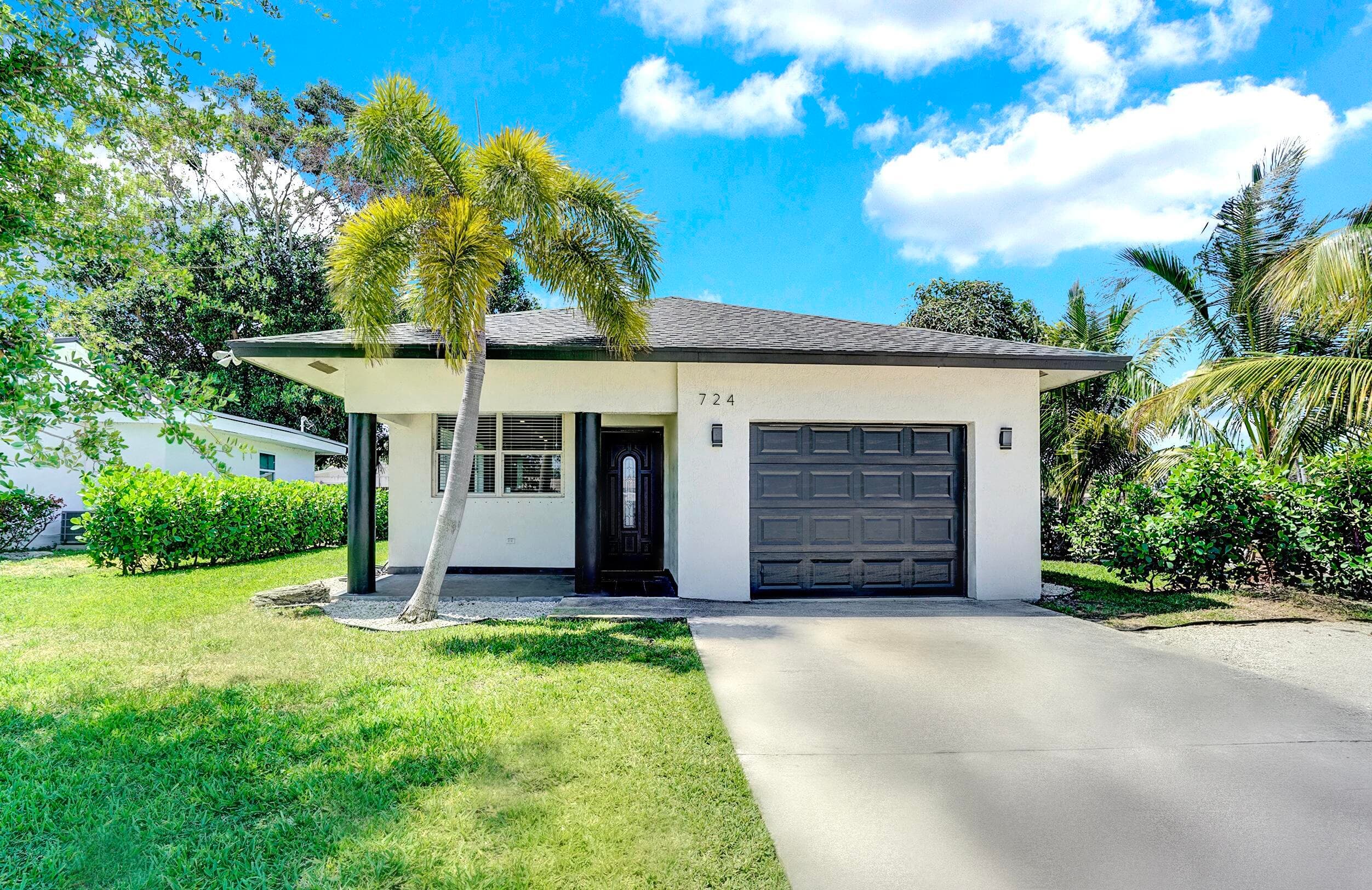 724 SW 9th Street, Delray Beach, FL 33444 — photo 1 of 32