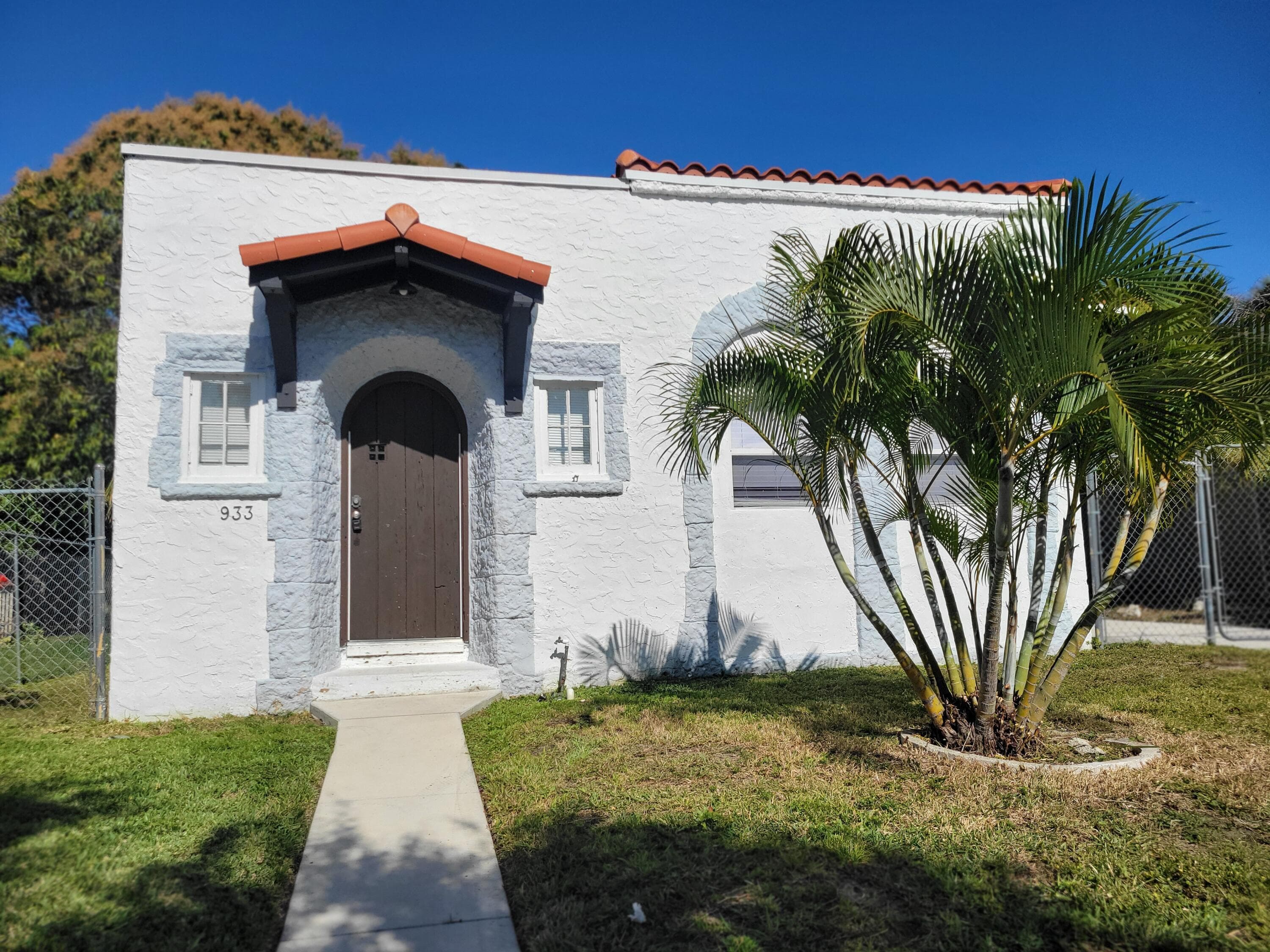 933 37th Street, West Palm Beach, FL 33407 — photo 1 of 10